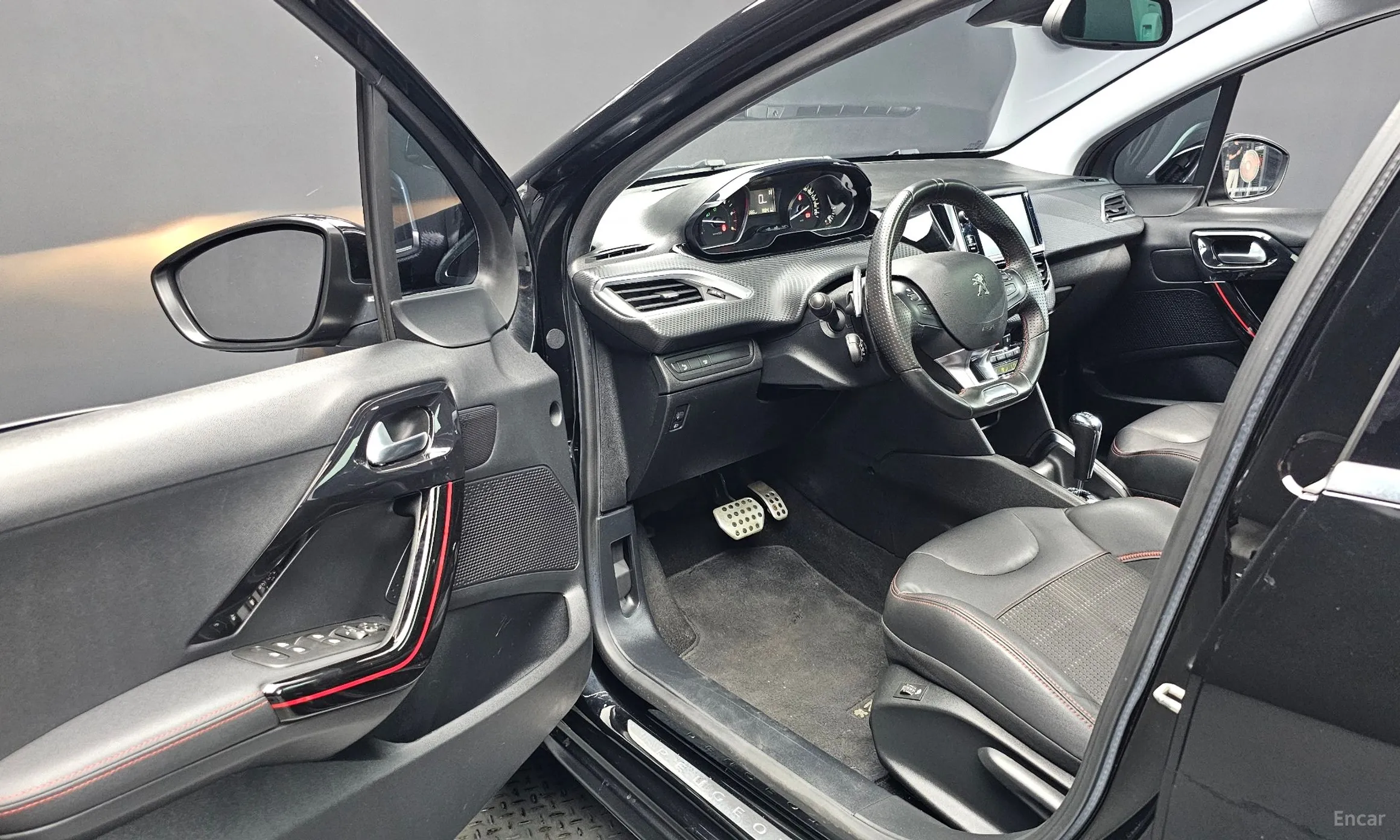Peugeot 208 превью 10