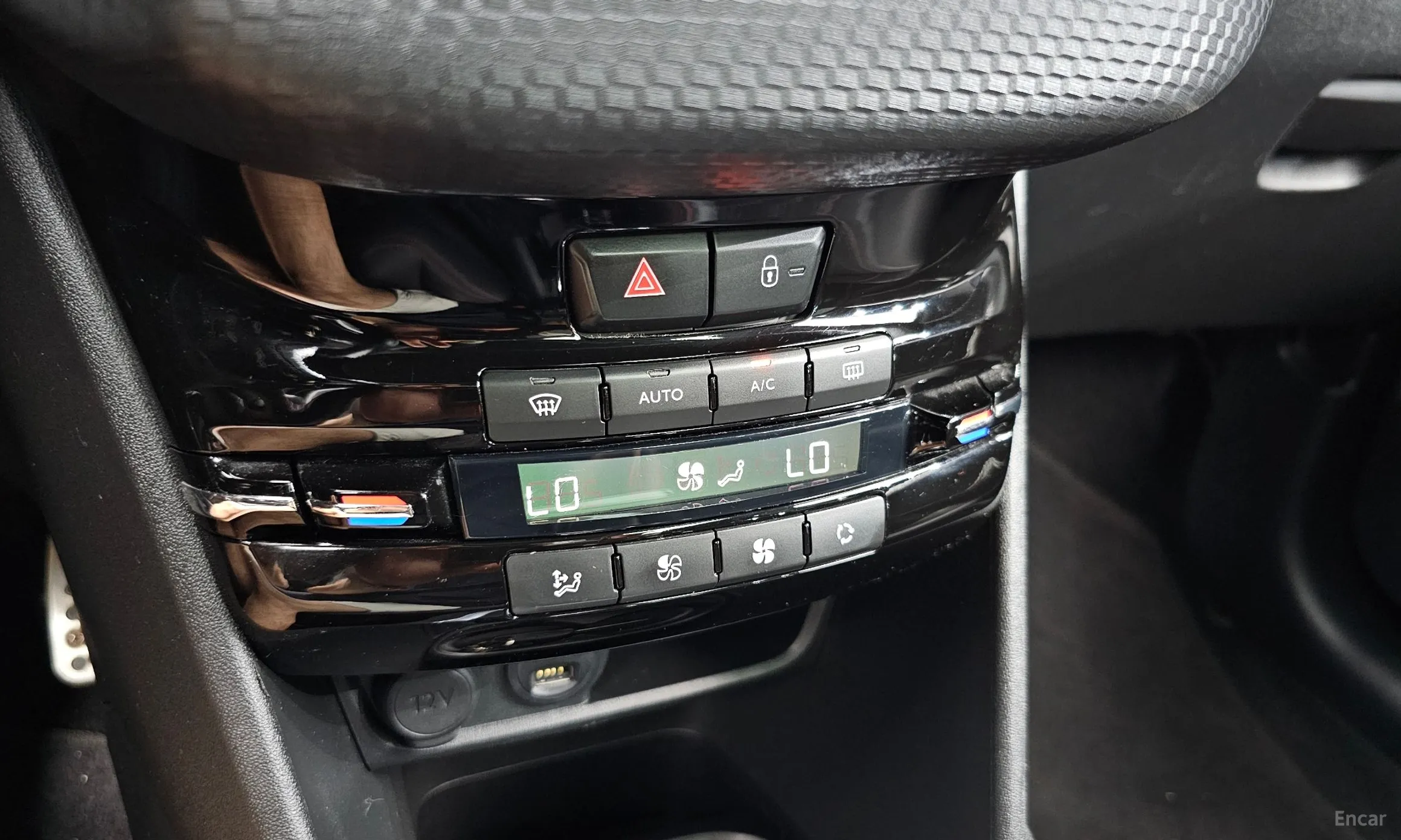 Peugeot 208 превью 16