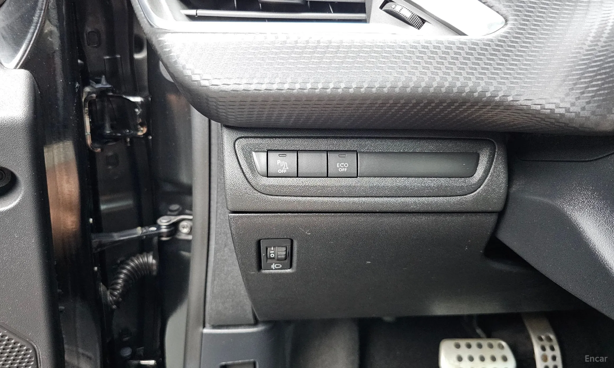 Peugeot 208 превью 17