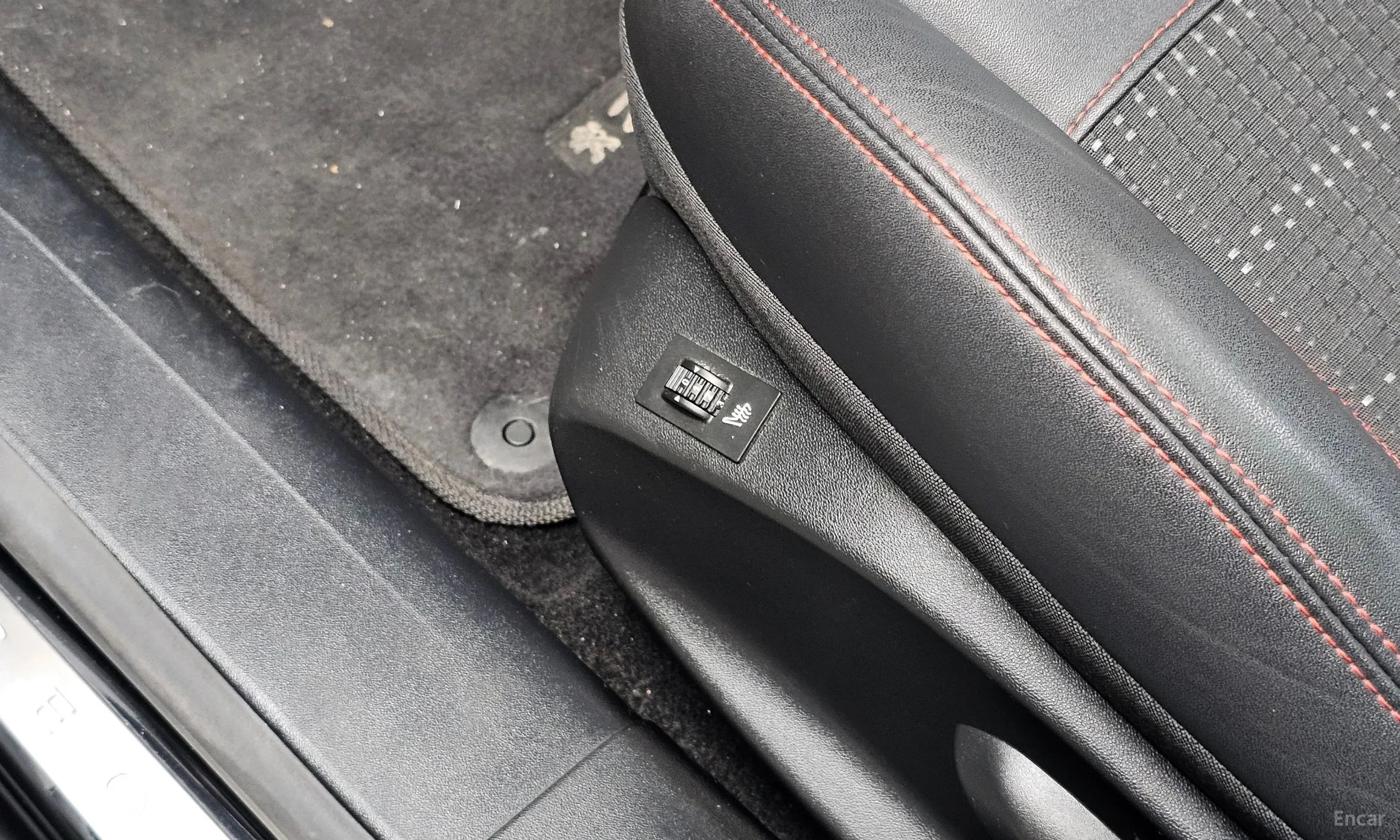 Peugeot 208 превью 18