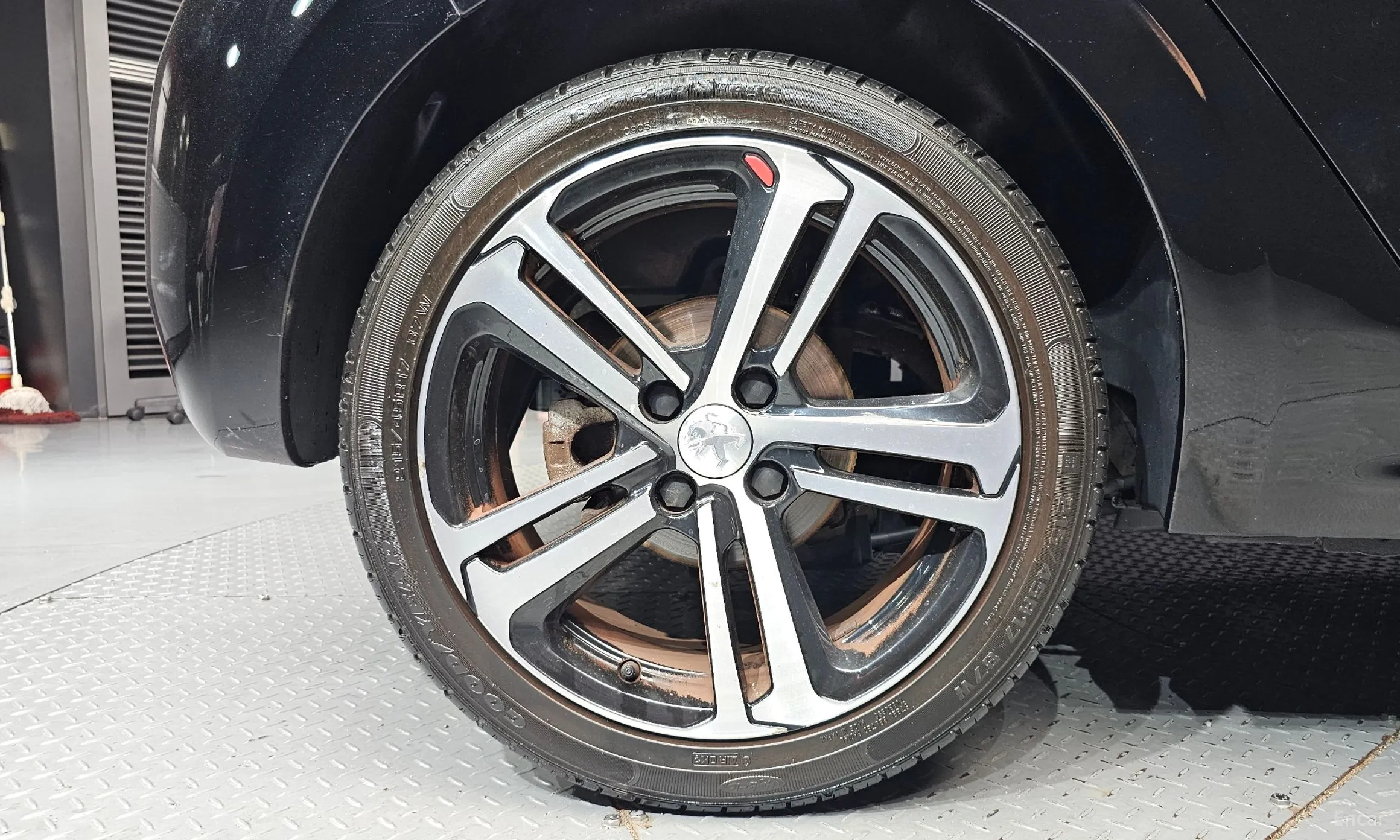 Peugeot 208 превью 5