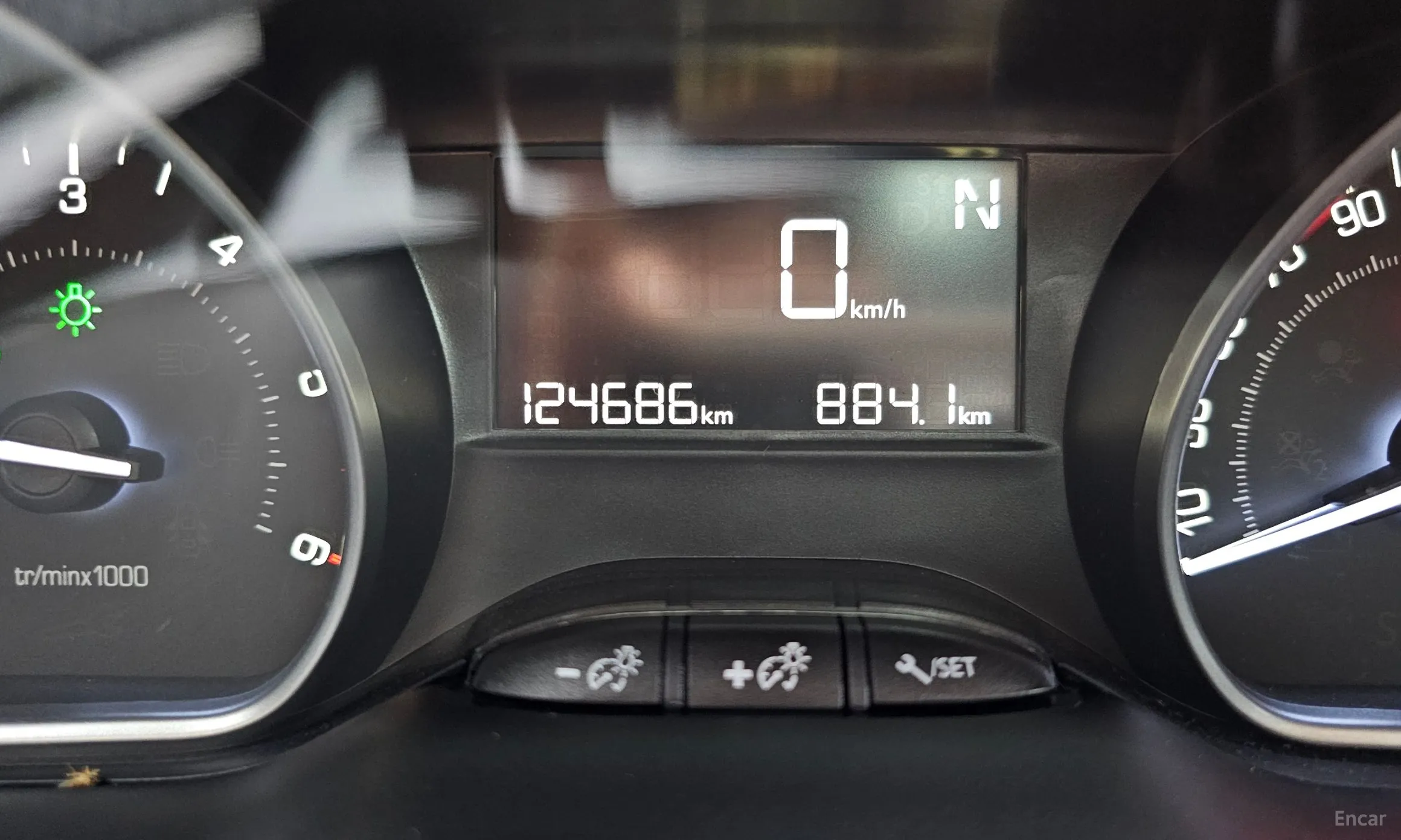 Peugeot 208 превью 8