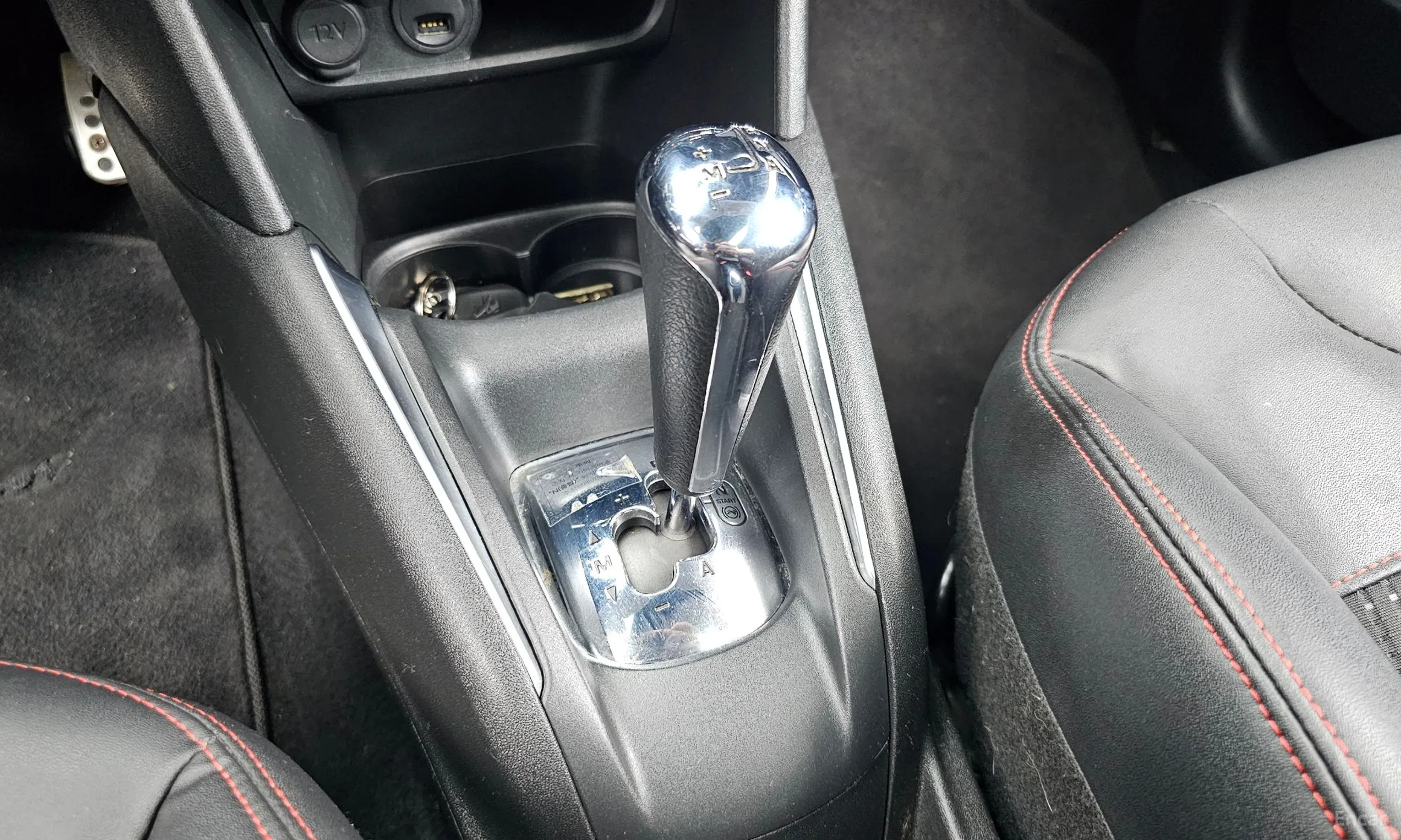 Peugeot 208 превью 9