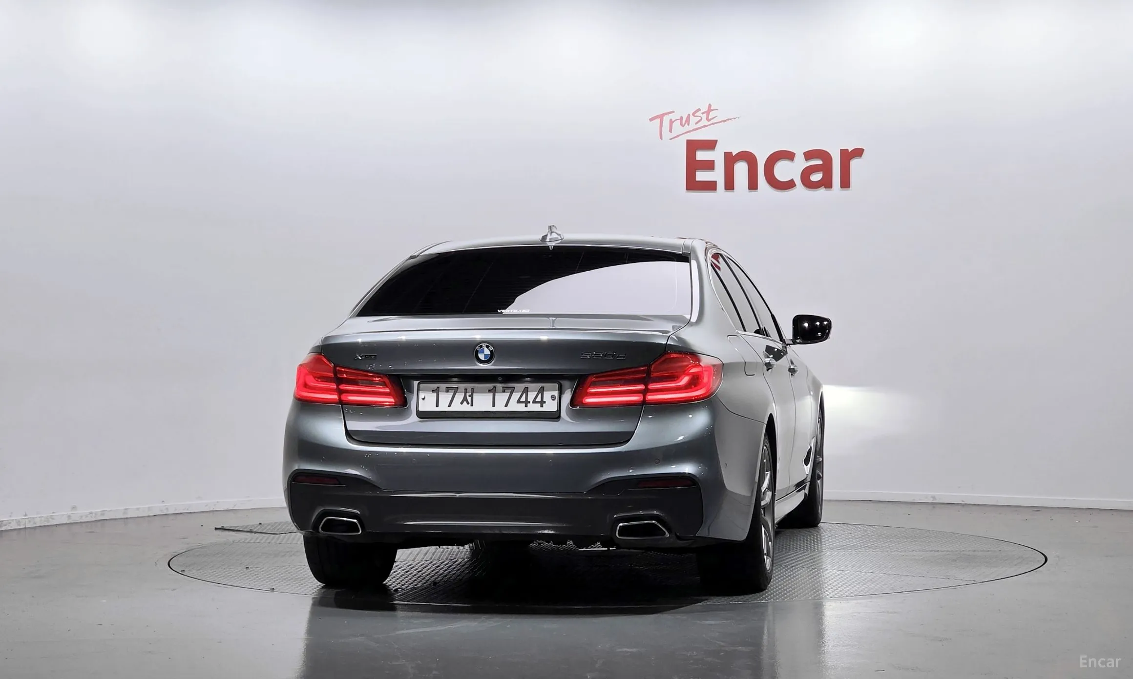 BMW 5 Series (G30) превью 4