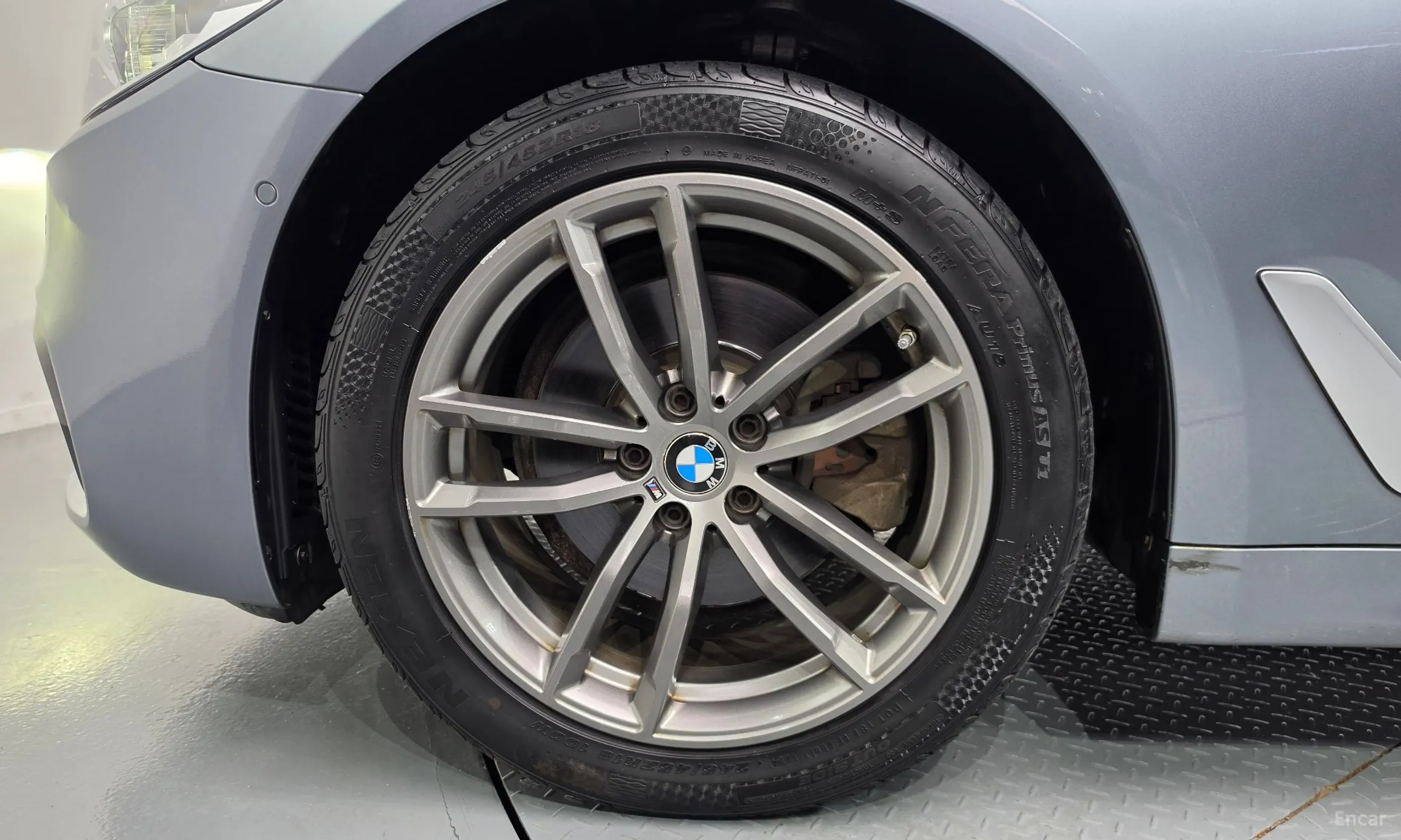 BMW 5 Series (G30) превью 5