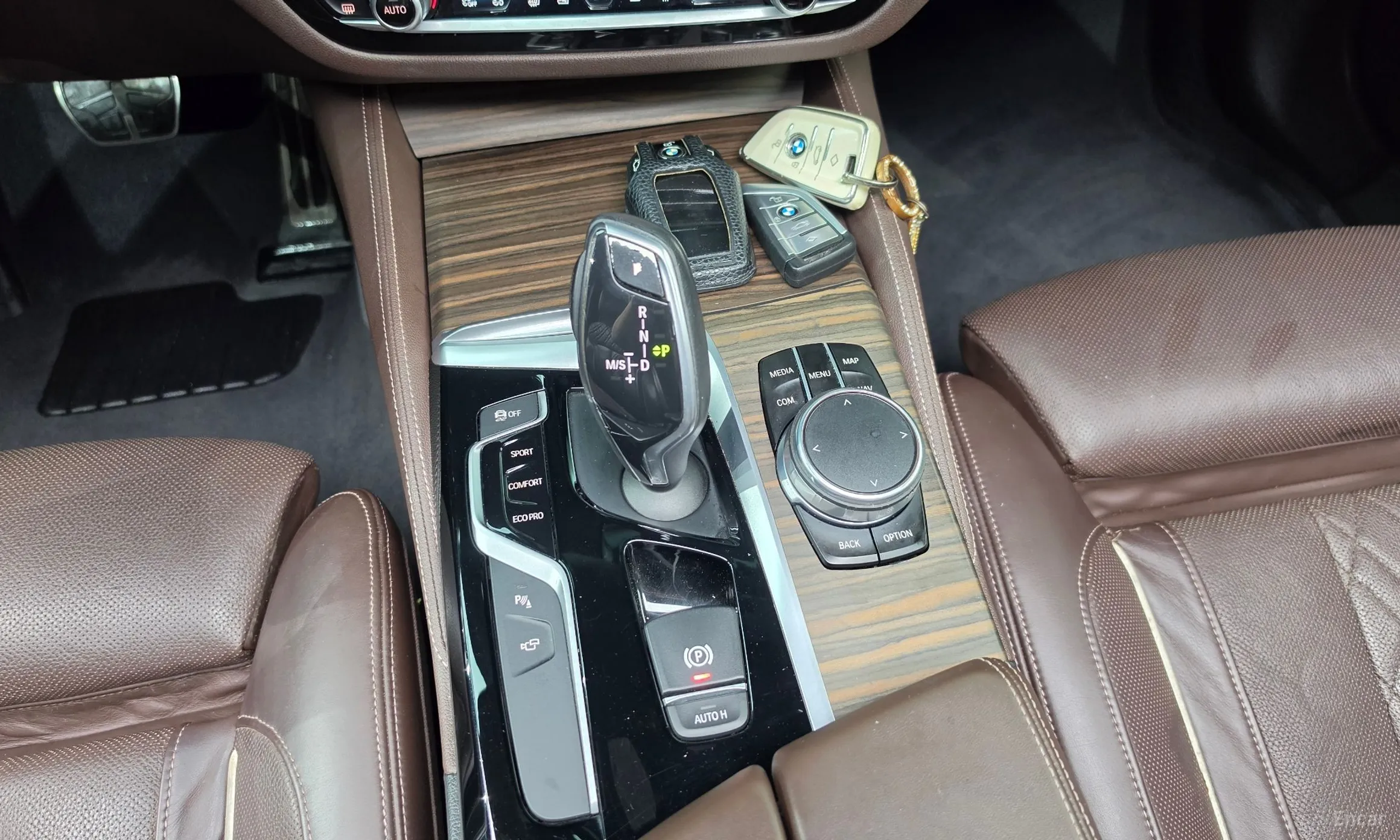 BMW 5 Series (G30) превью 9