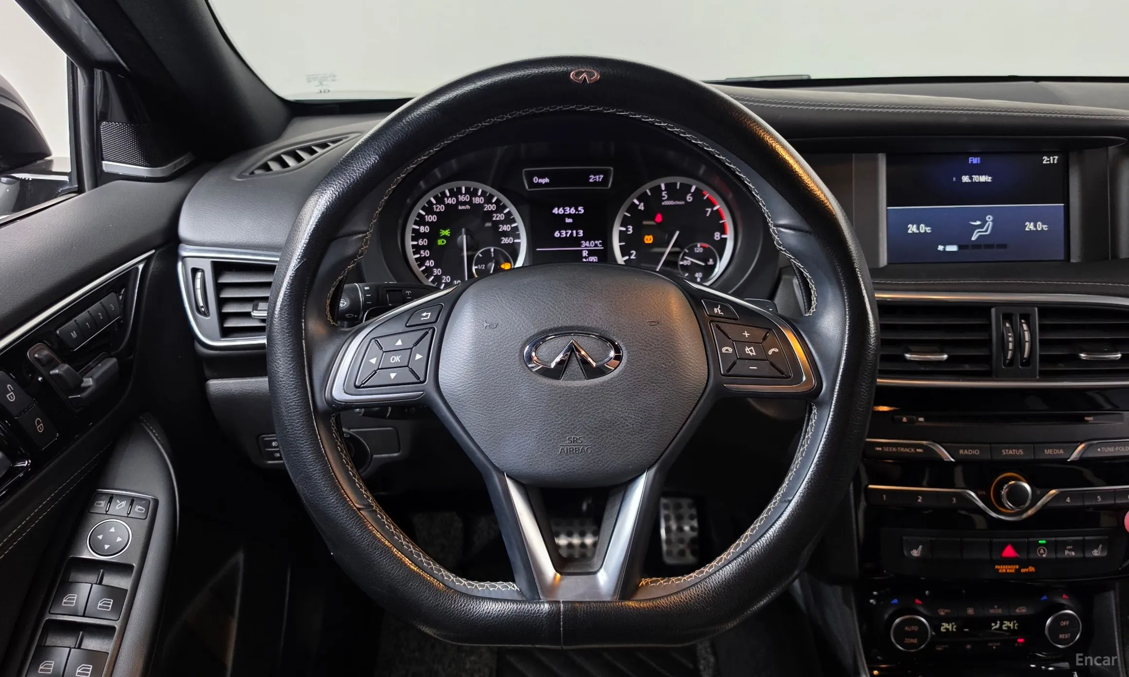 Infiniti Q30 превью 12