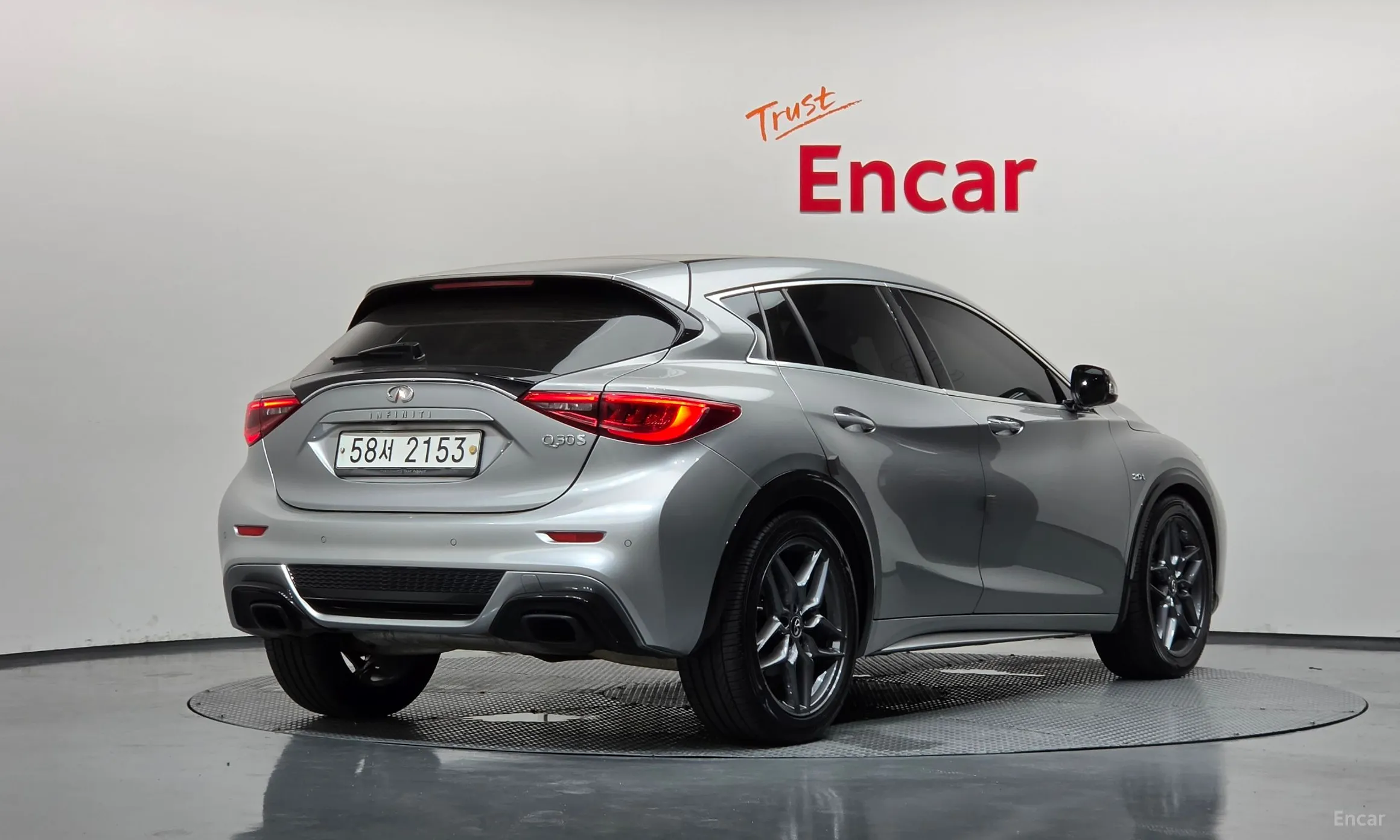 Infiniti Q30