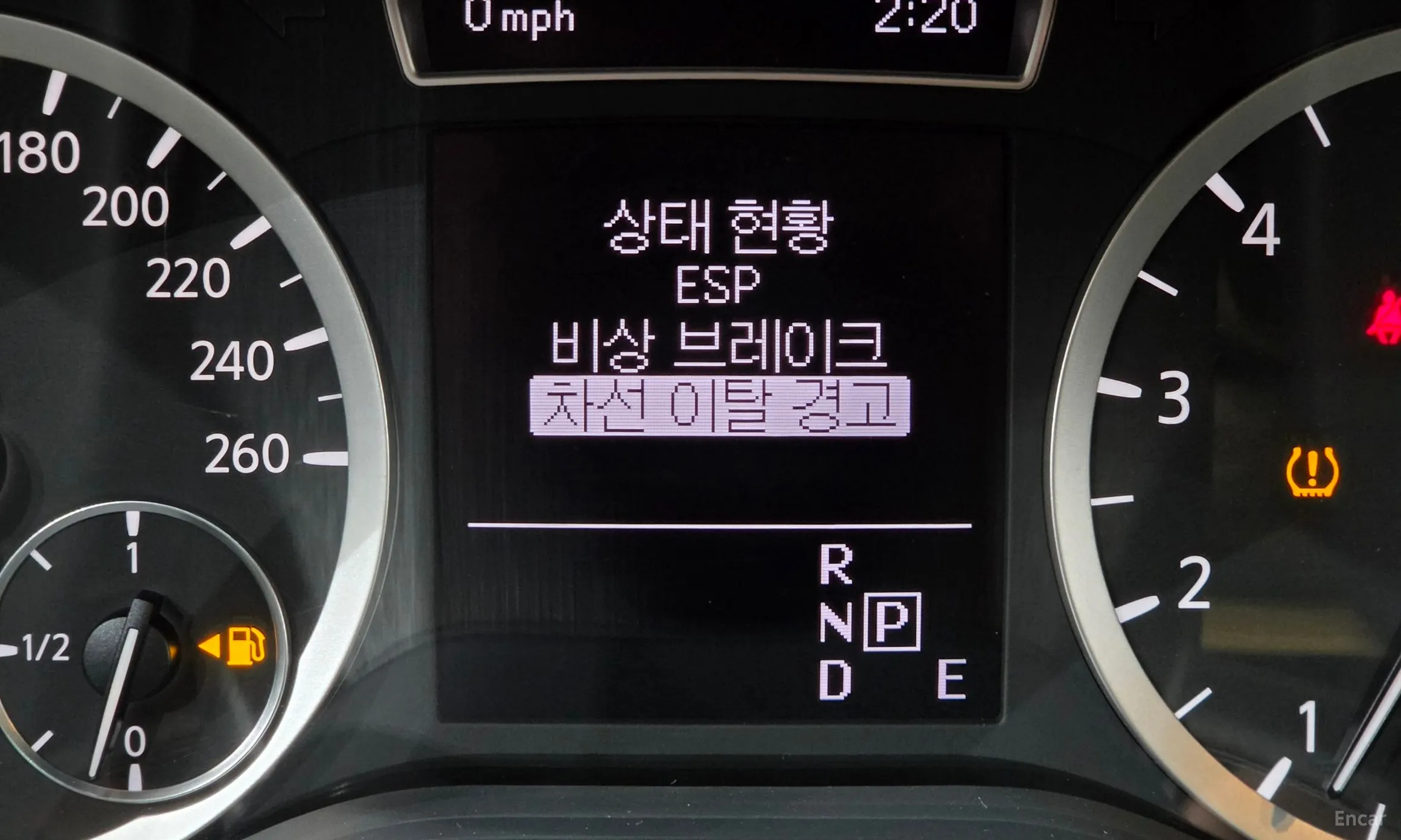 Infiniti Q30 превью 17