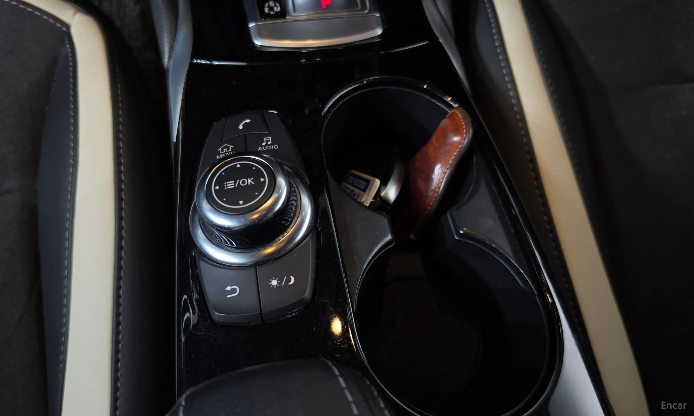 Infiniti Q30 превью 18