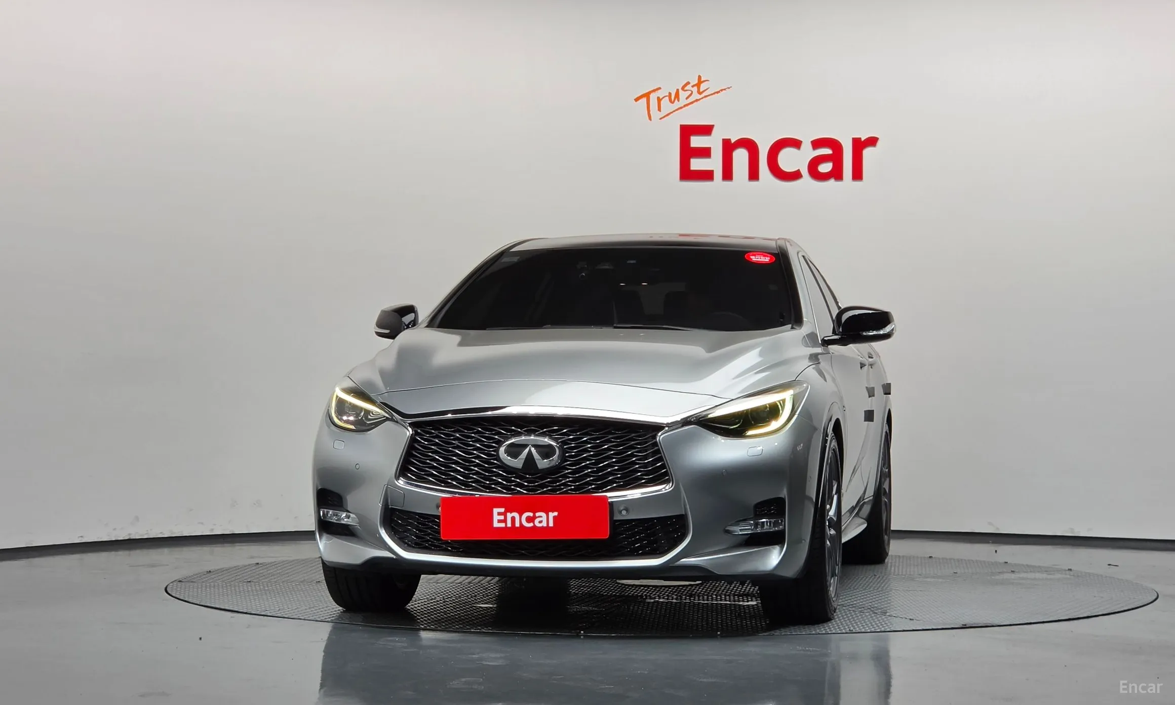 Infiniti Q30 превью 3