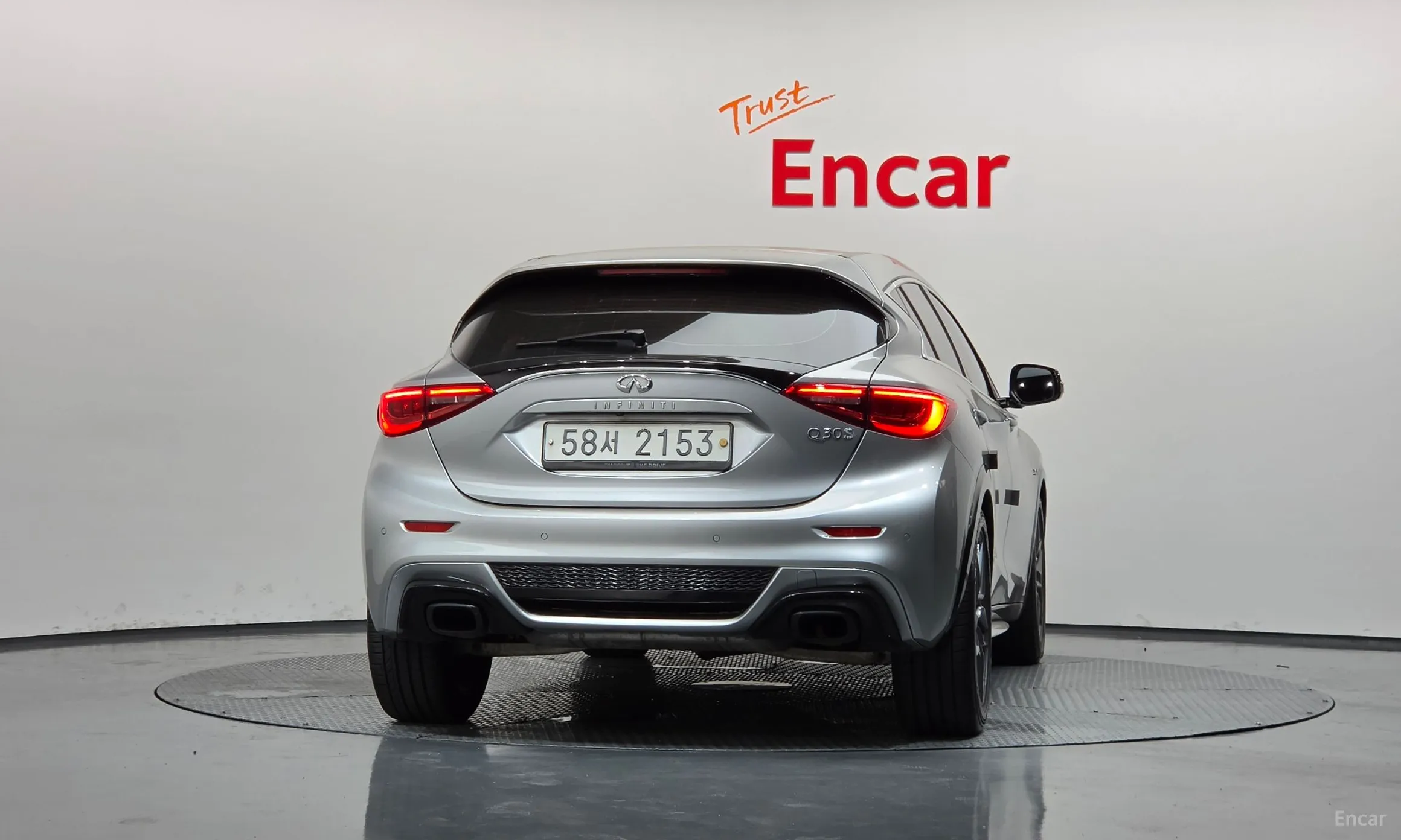 Infiniti Q30 превью 4