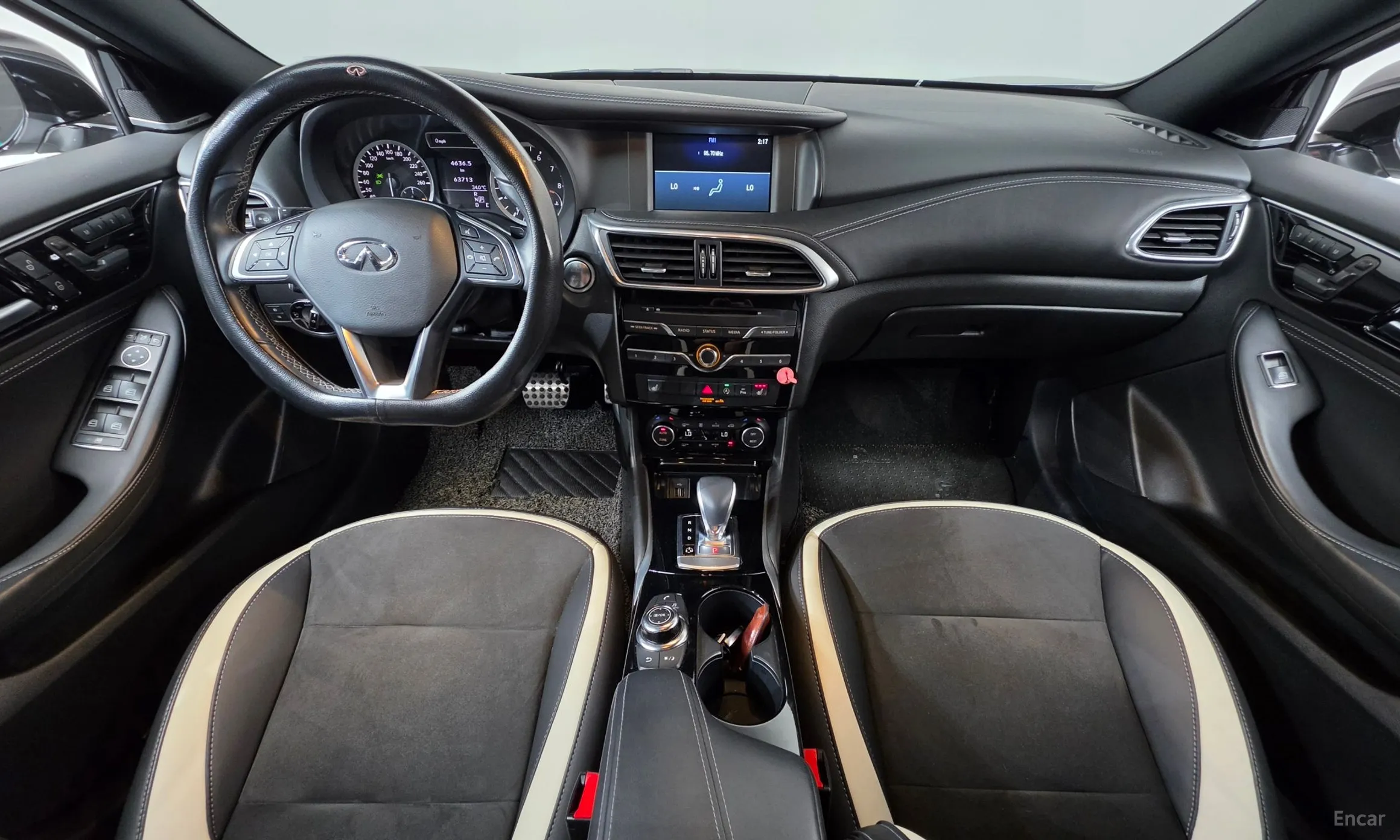 Infiniti Q30 превью 7