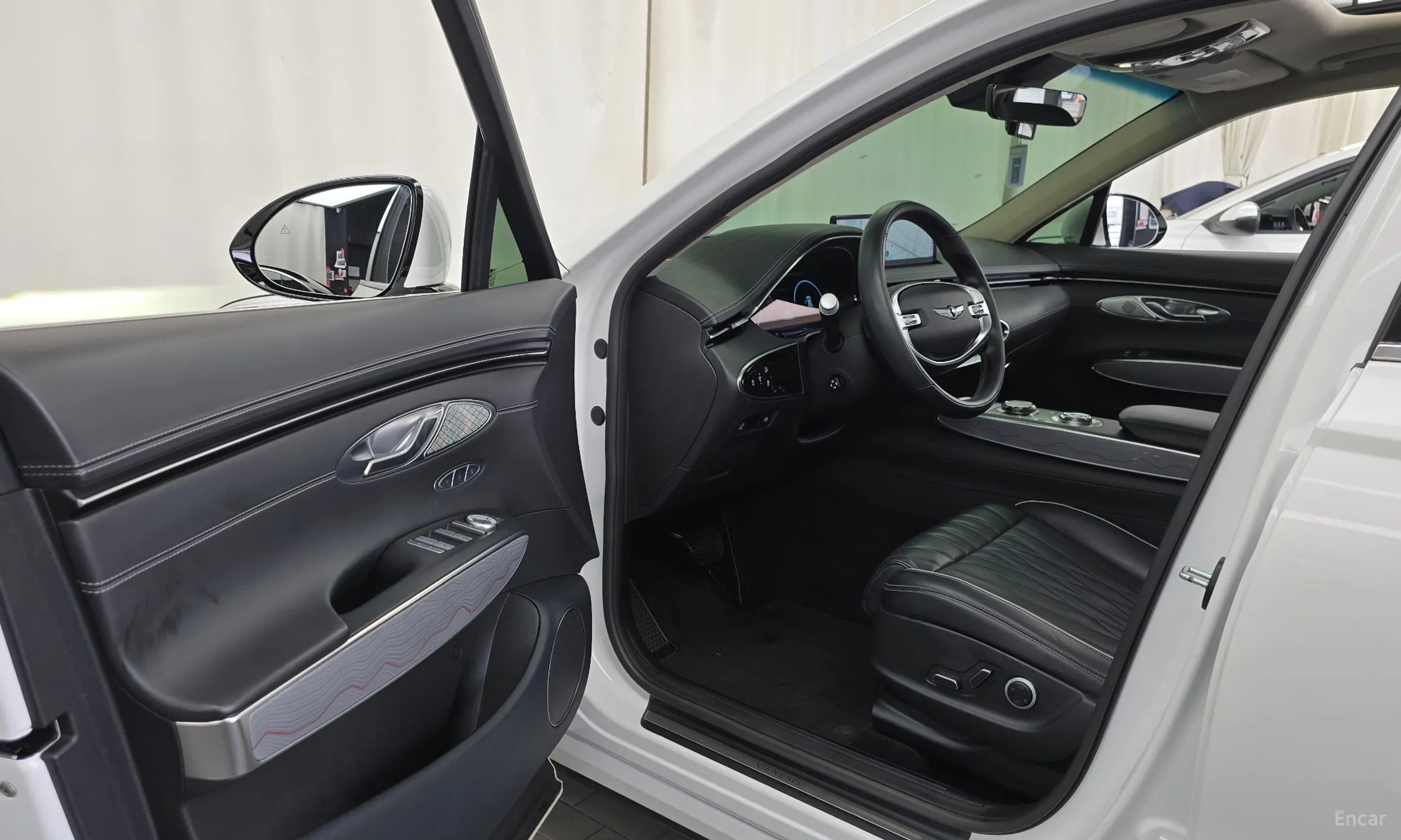 Genesis GV70 превью 10