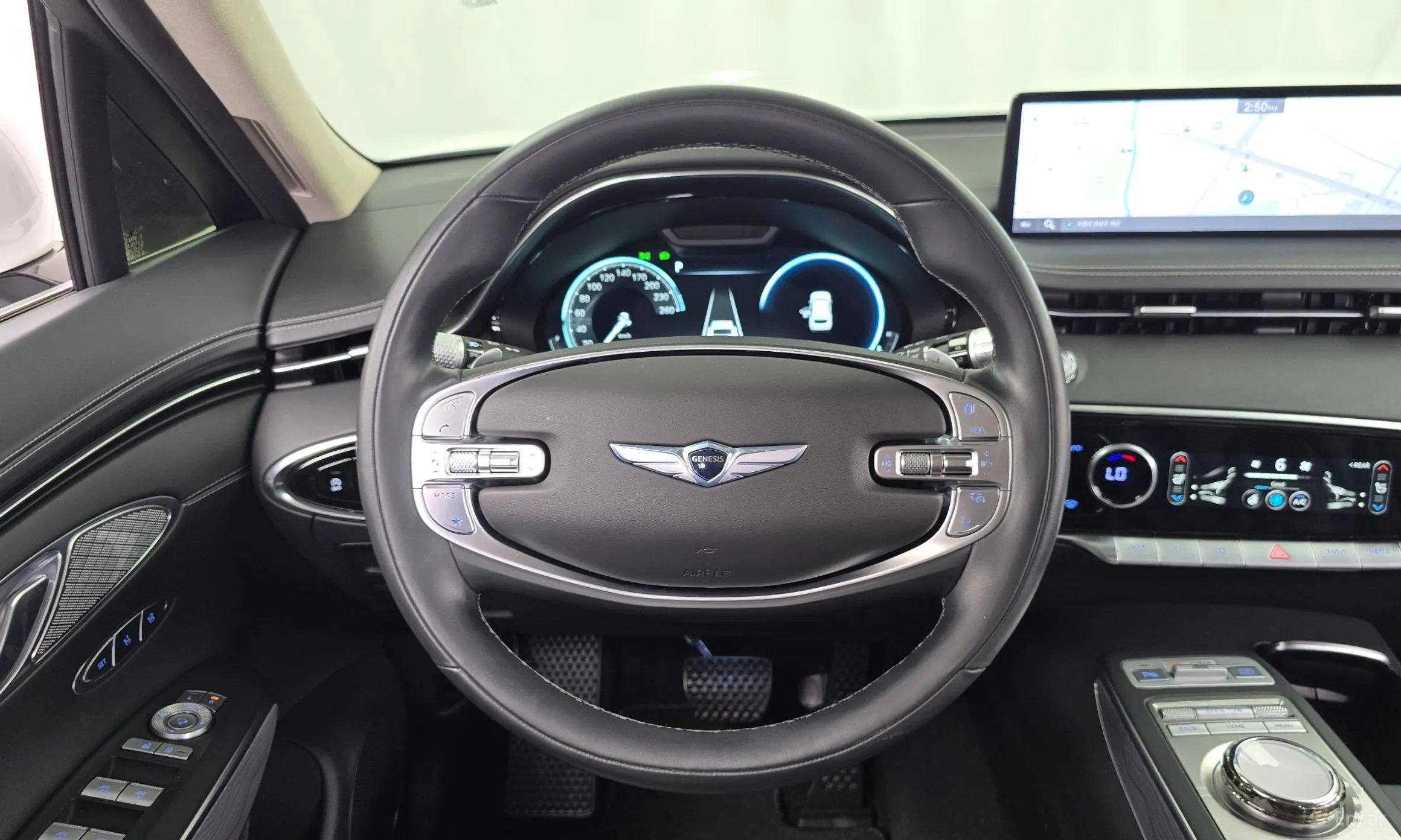 Genesis GV70 превью 13
