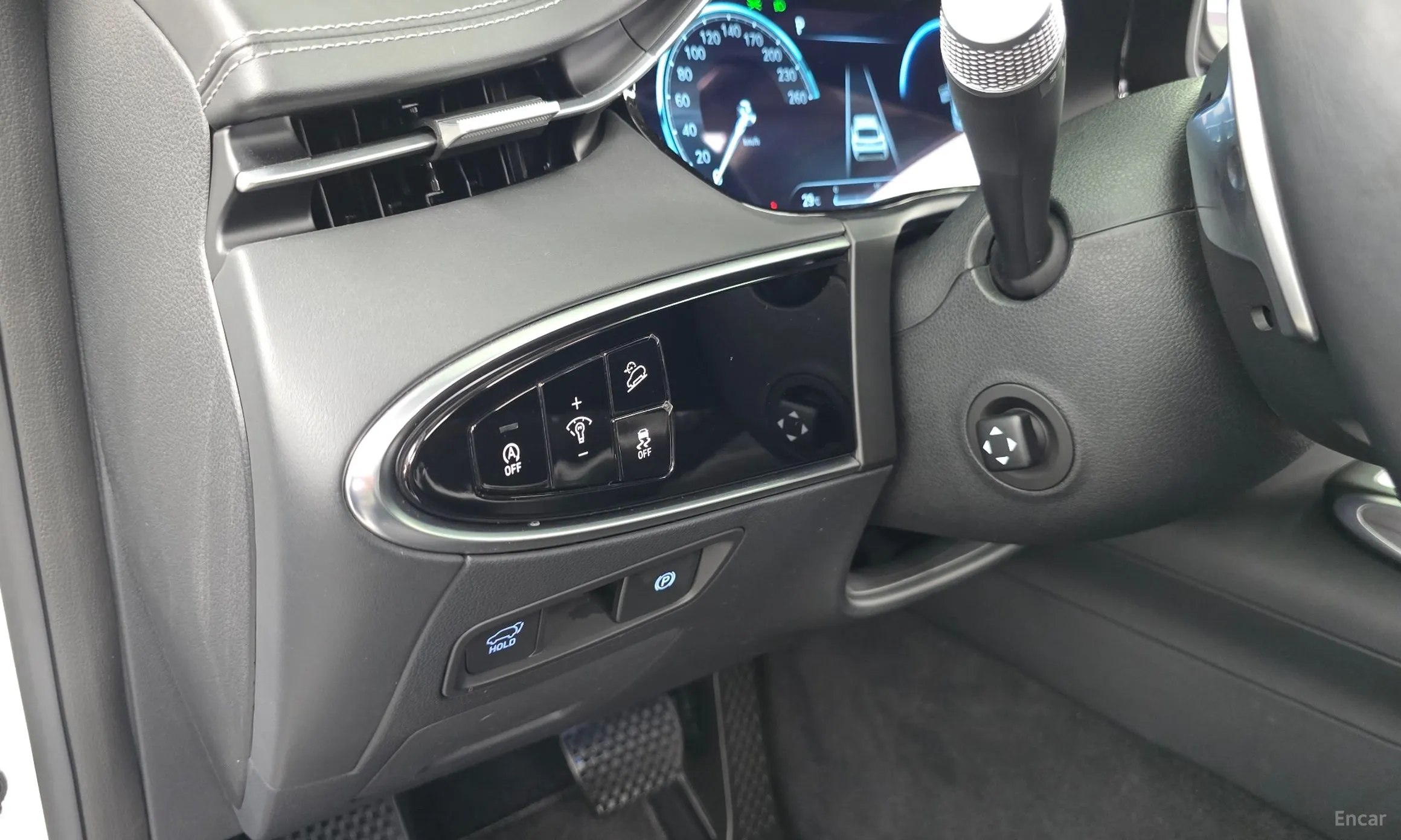 Genesis GV70 превью 17