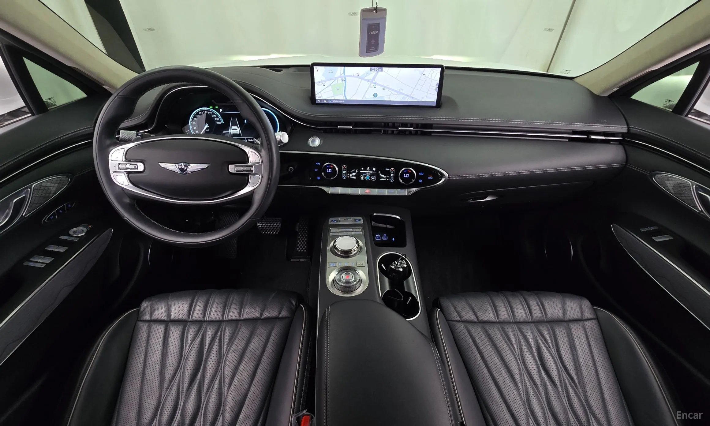 Genesis GV70 превью 7