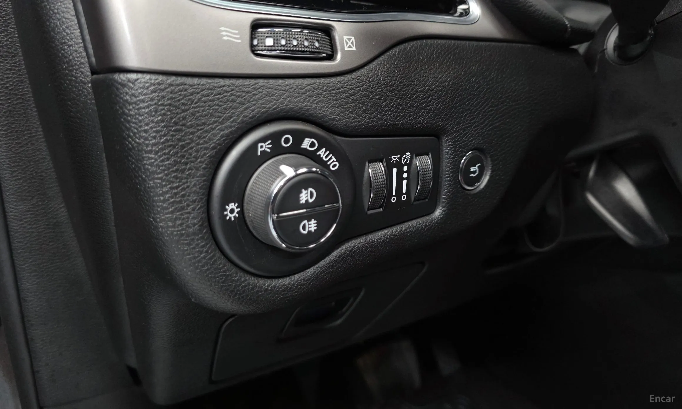 Jeep Cherokee (KL) превью 19