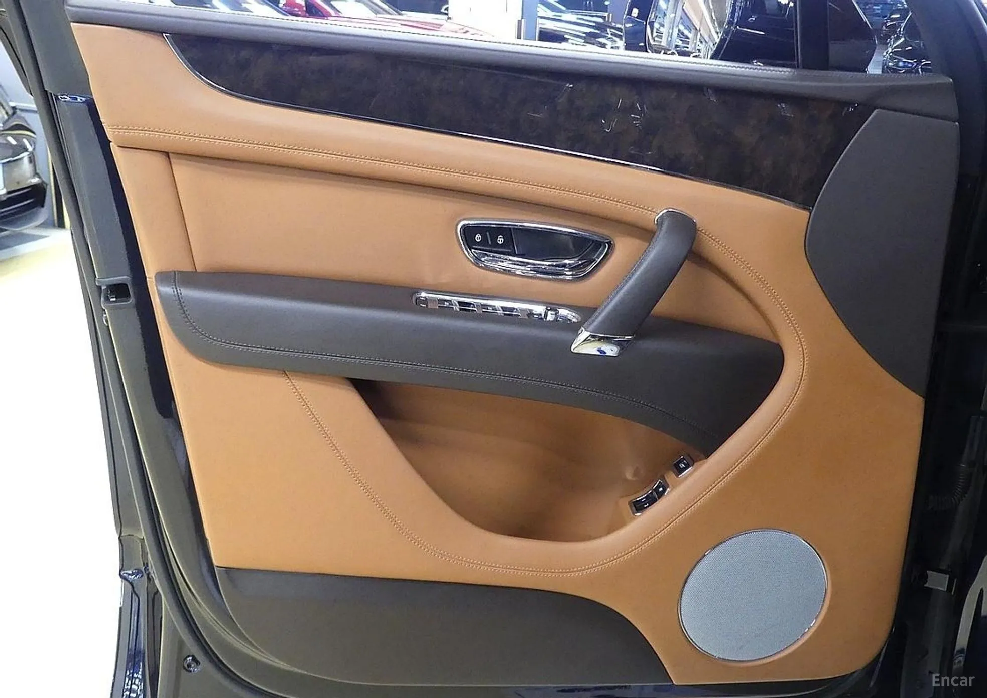 Bentley Bentayga превью 13