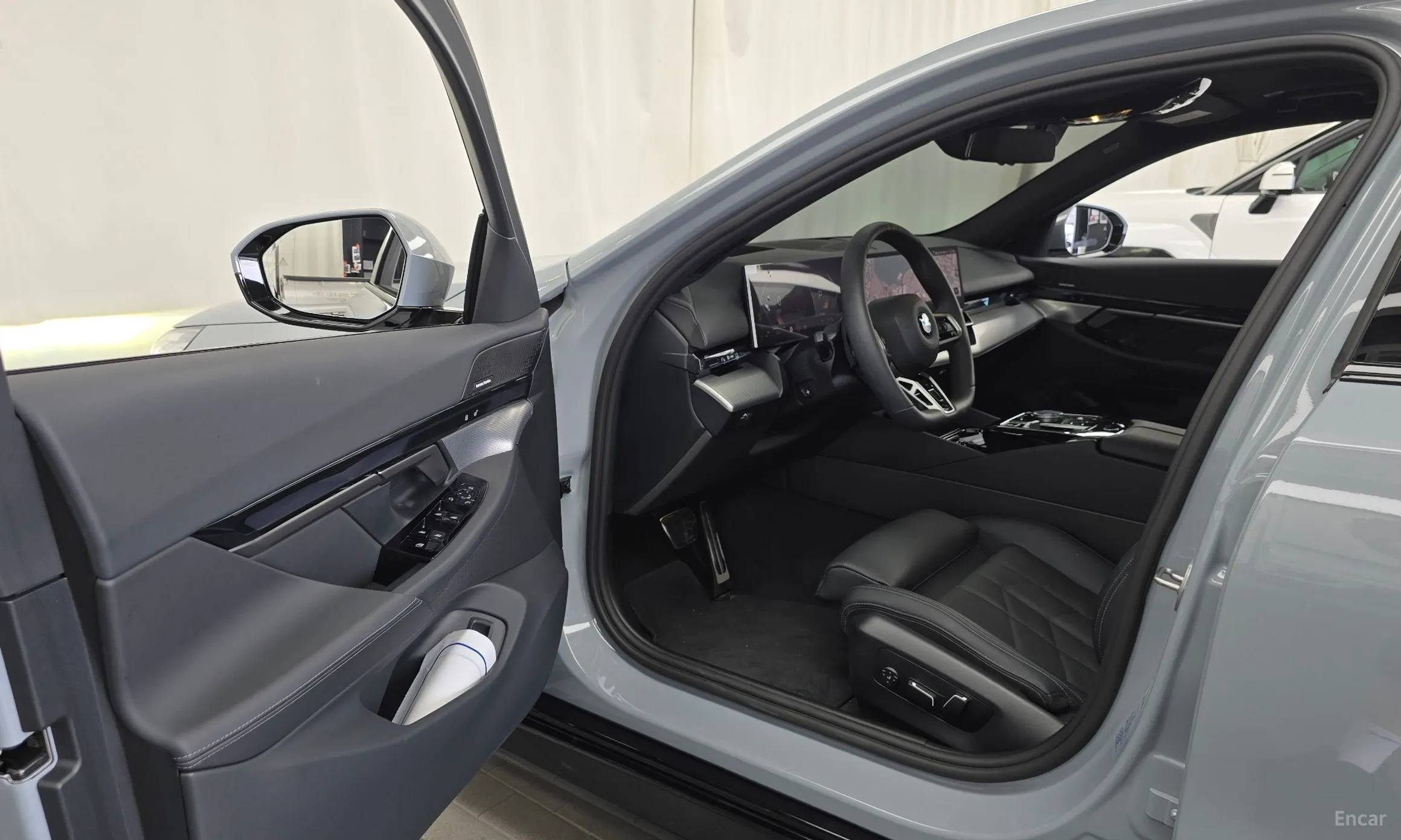 BMW 5 Series (G60) превью 10