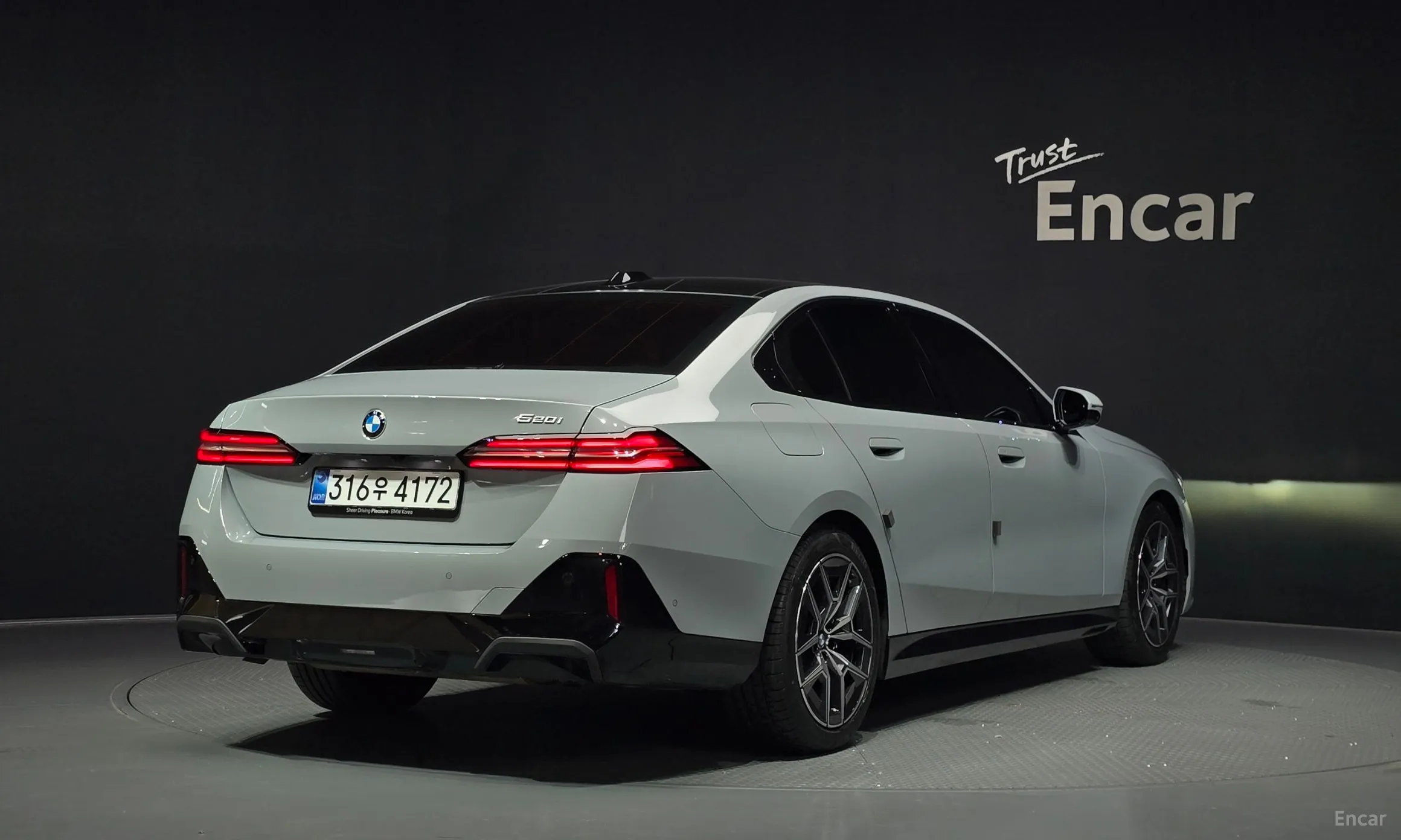 BMW 5 Series (G60)