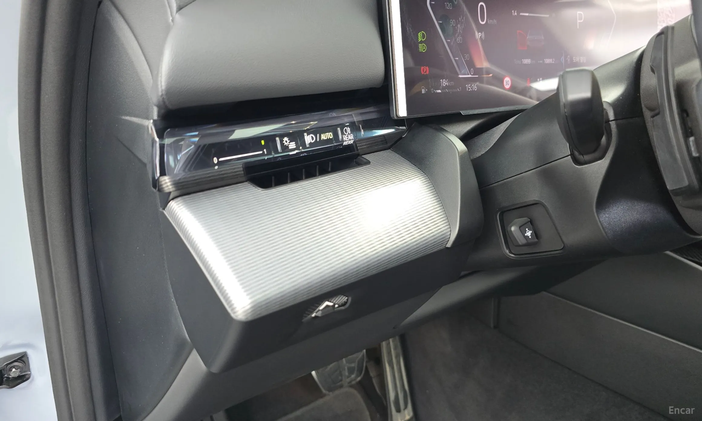 BMW 5 Series (G60) превью 17