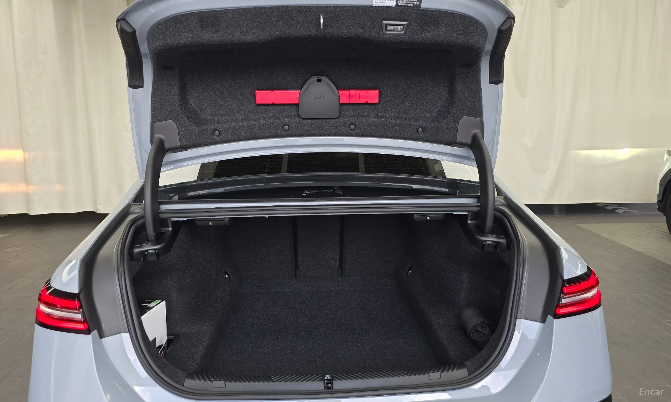 BMW 5 Series (G60) превью 20