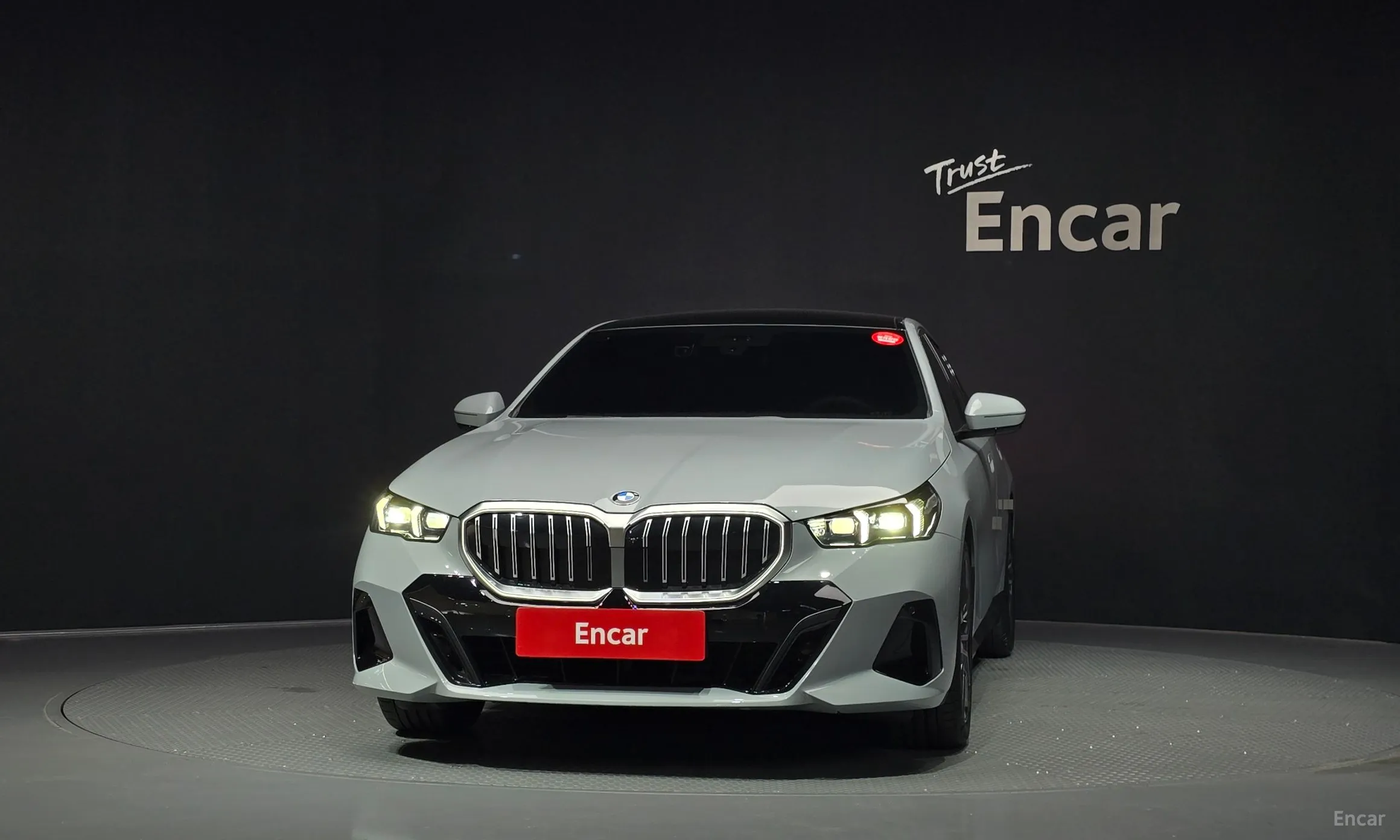 BMW 5 Series (G60) превью 3