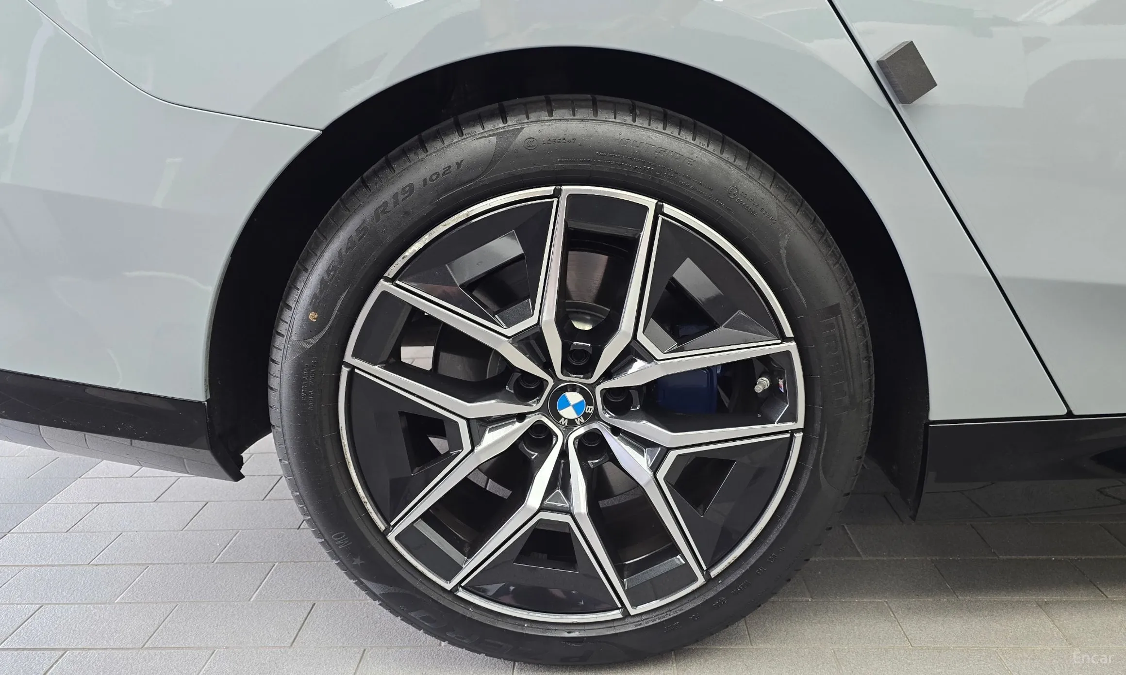 BMW 5 Series (G60) превью 5