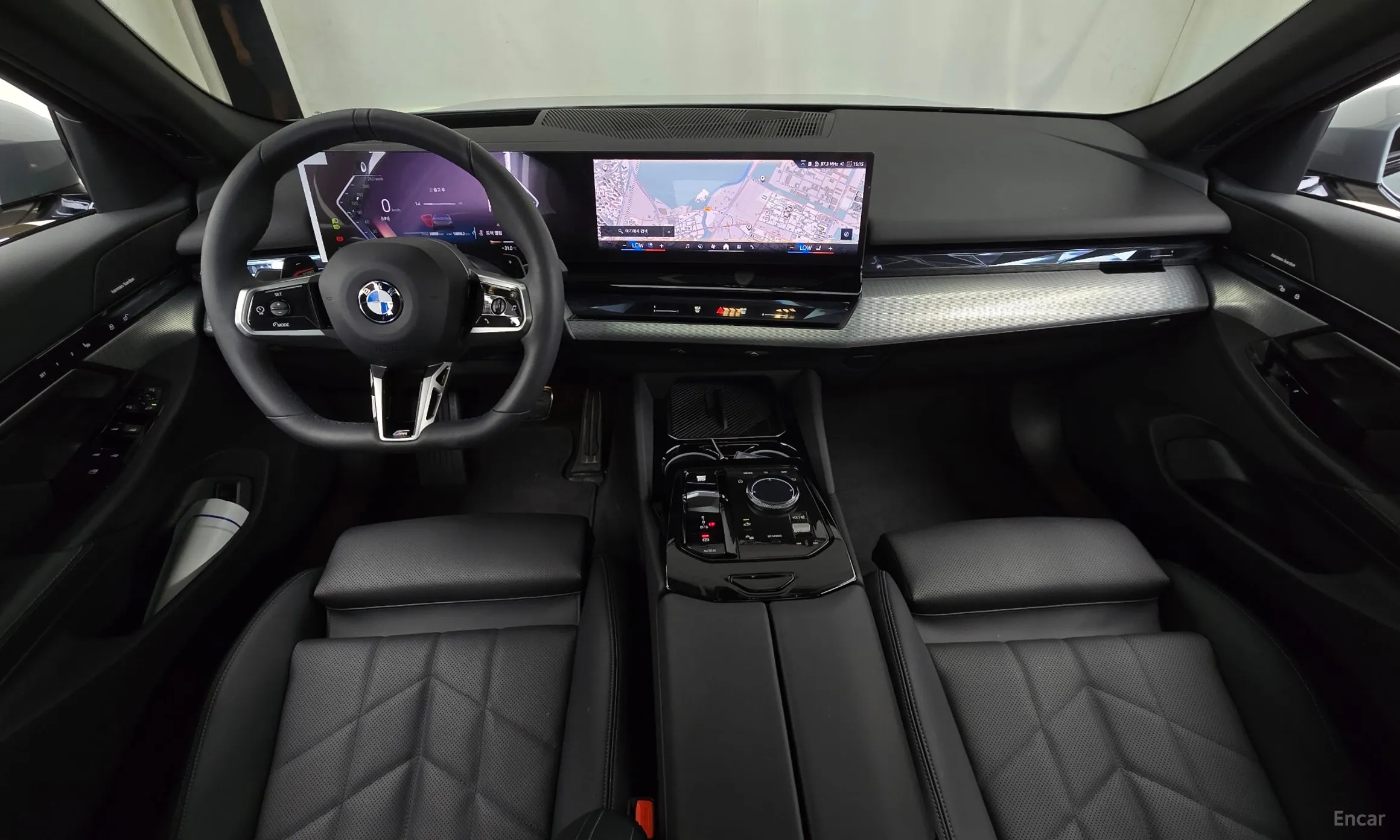BMW 5 Series (G60) превью 7