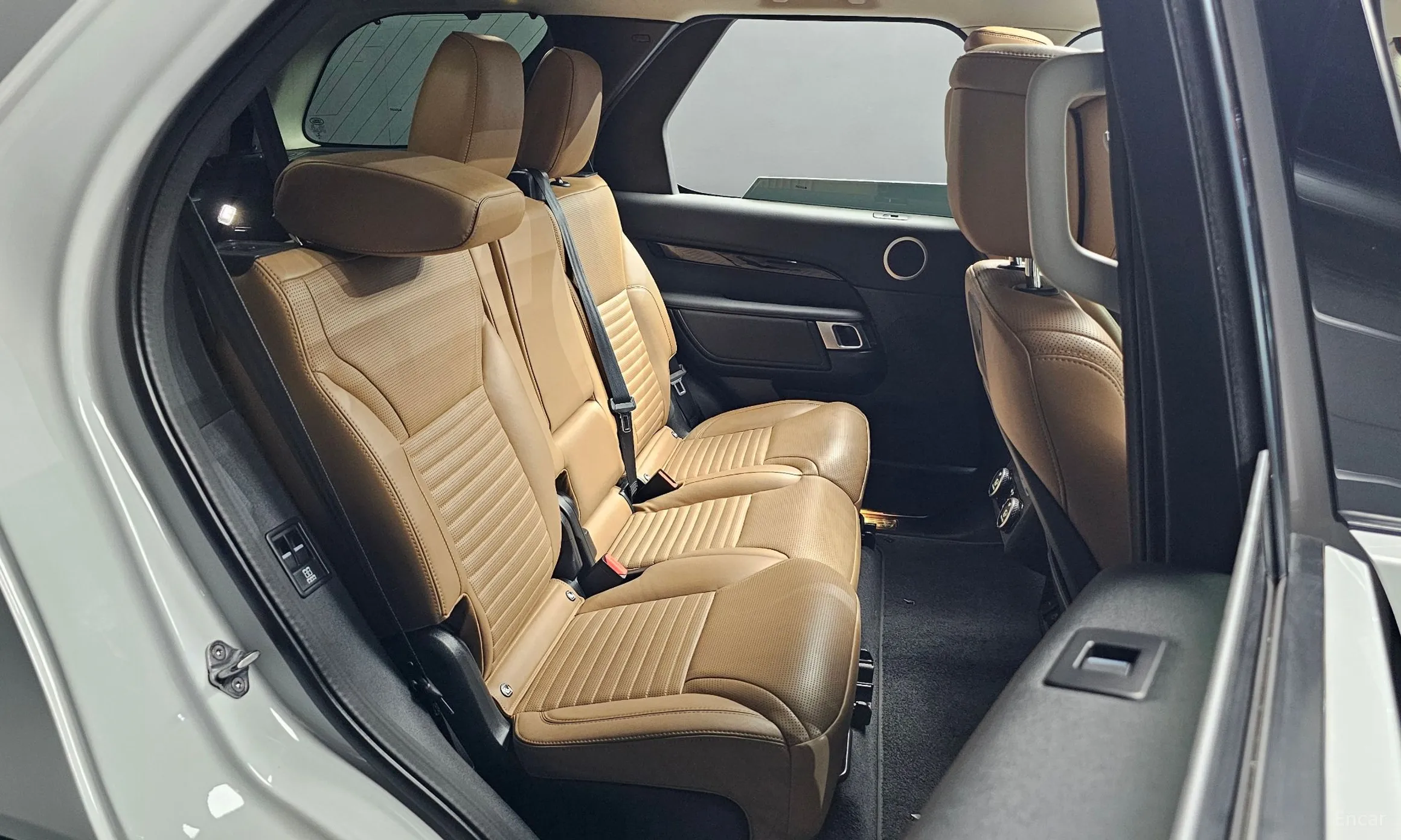 Land Rover Discovery 5 превью 11