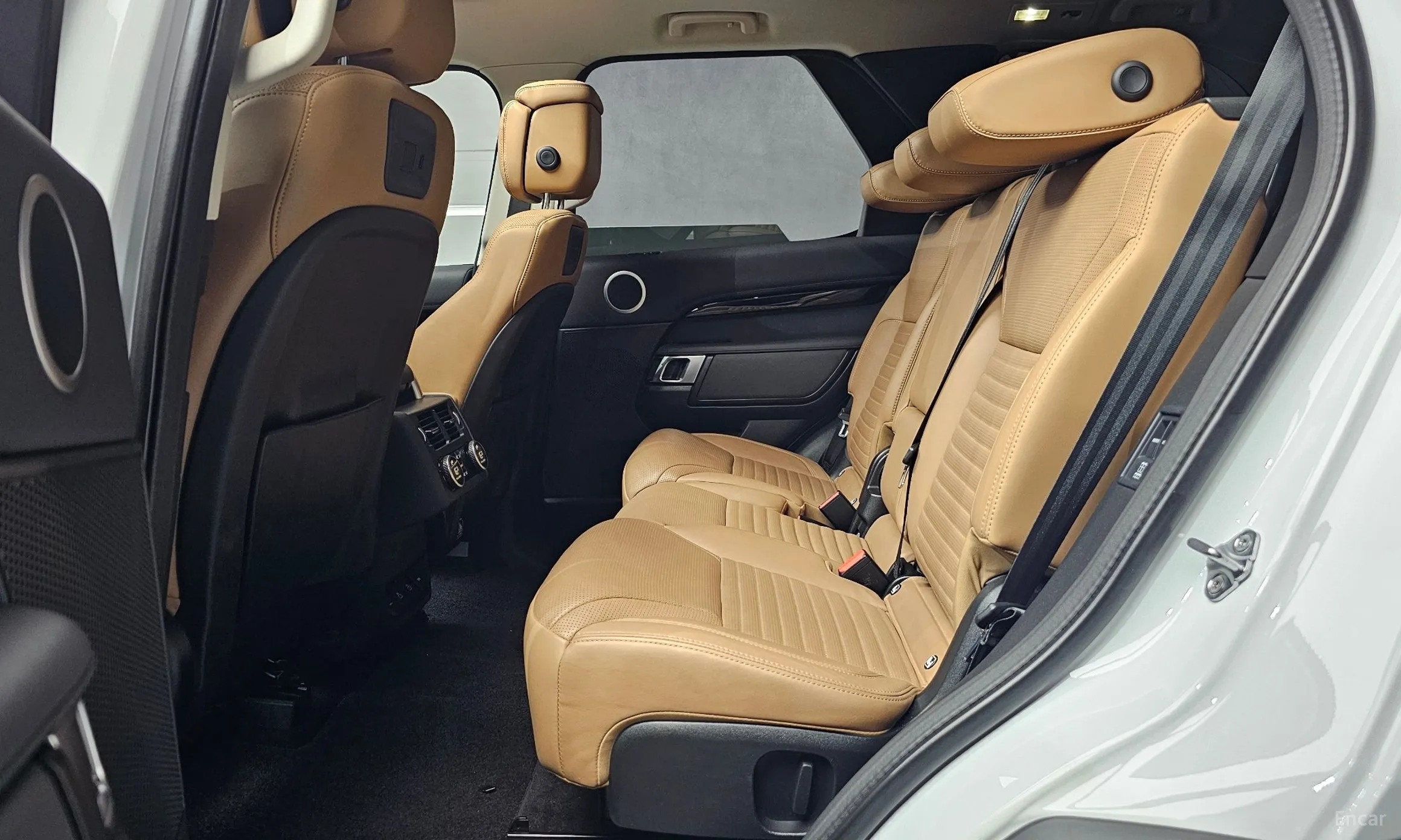 Land Rover Discovery 5 превью 12