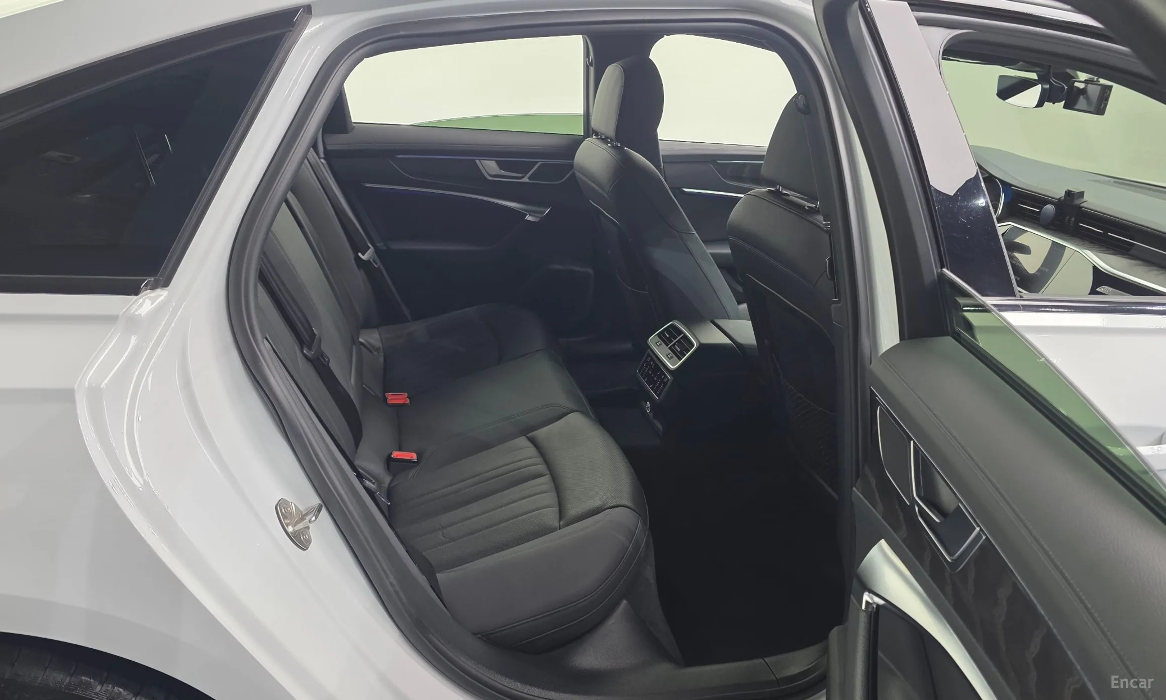 Audi A6 (C8) превью 12