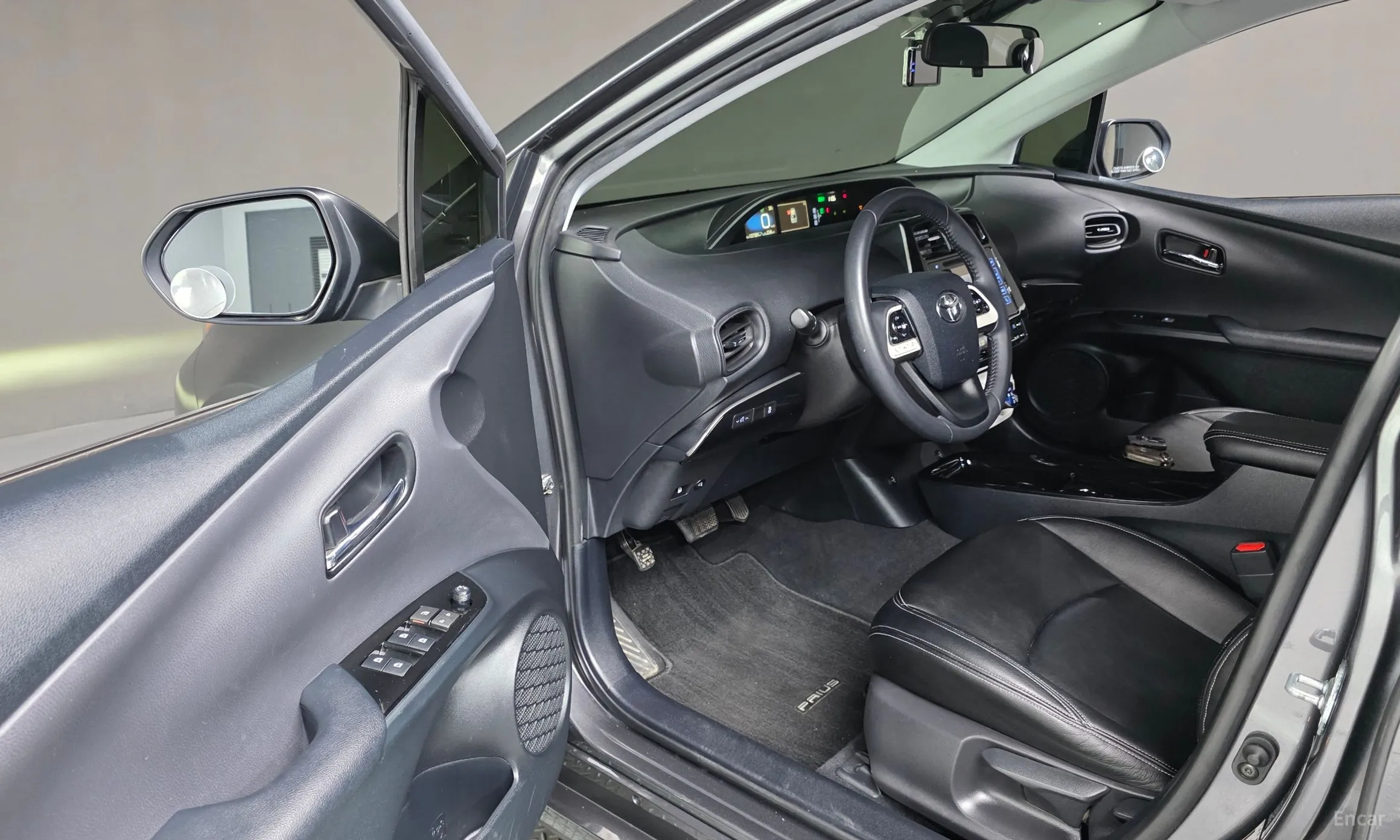 Toyota Prius 4th Generation превью 11