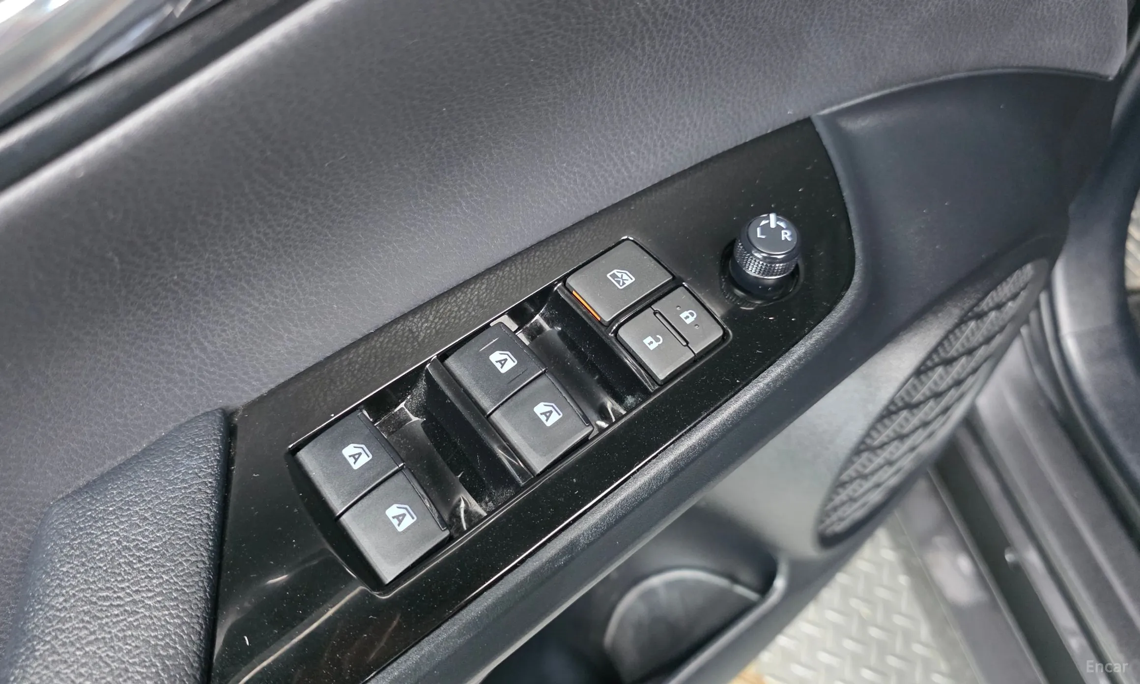 Toyota Prius 4th Generation превью 12