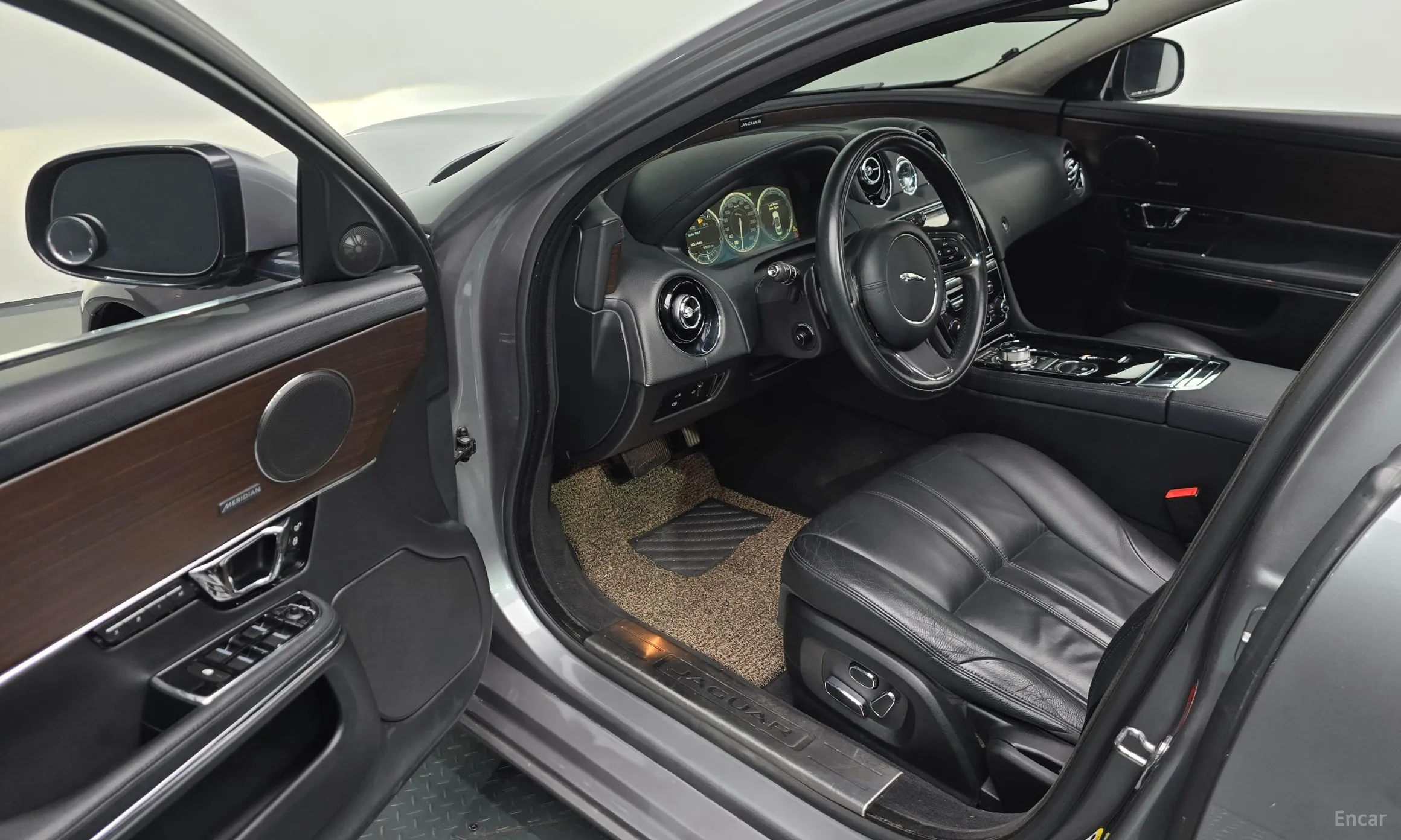 Jaguar All New XJ превью 10