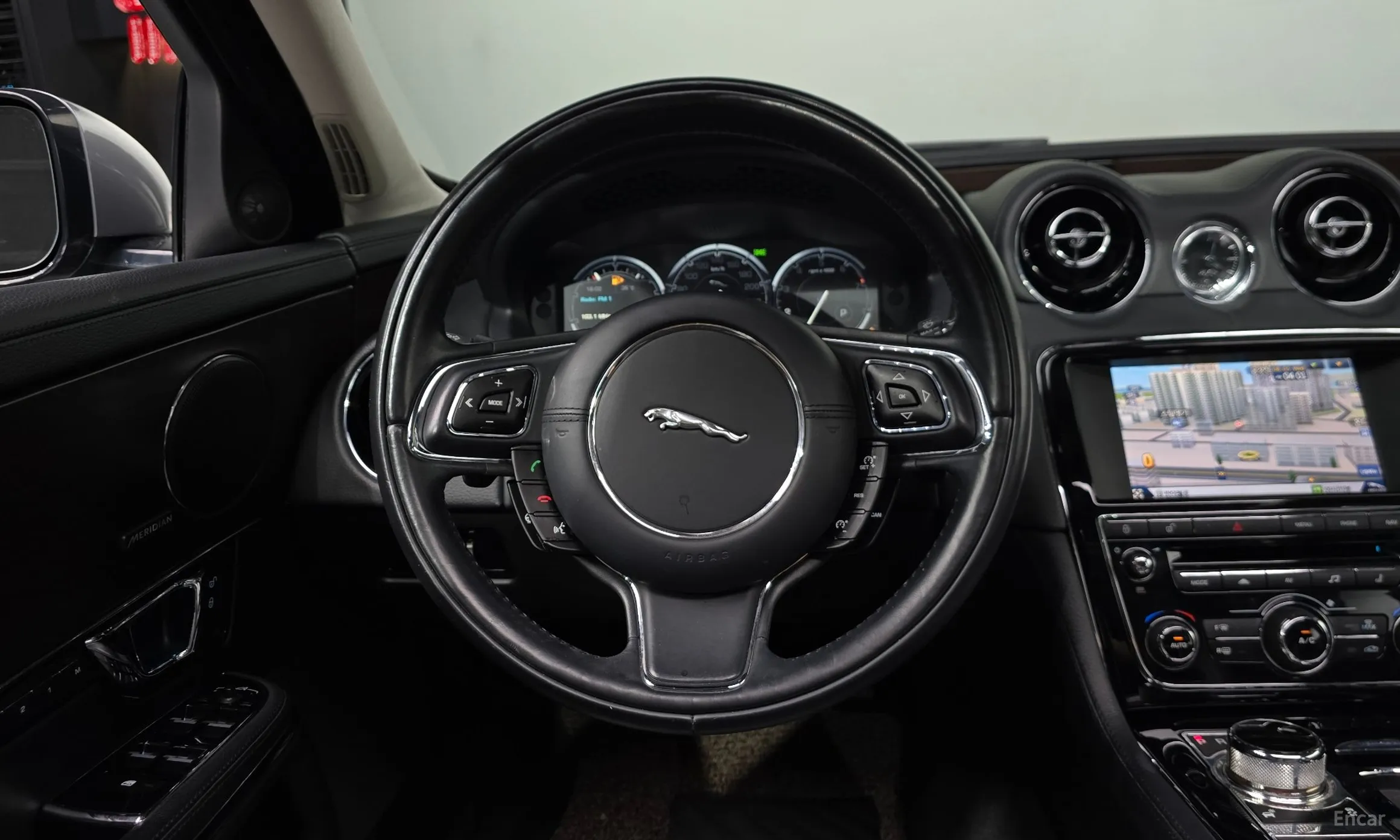 Jaguar All New XJ превью 12