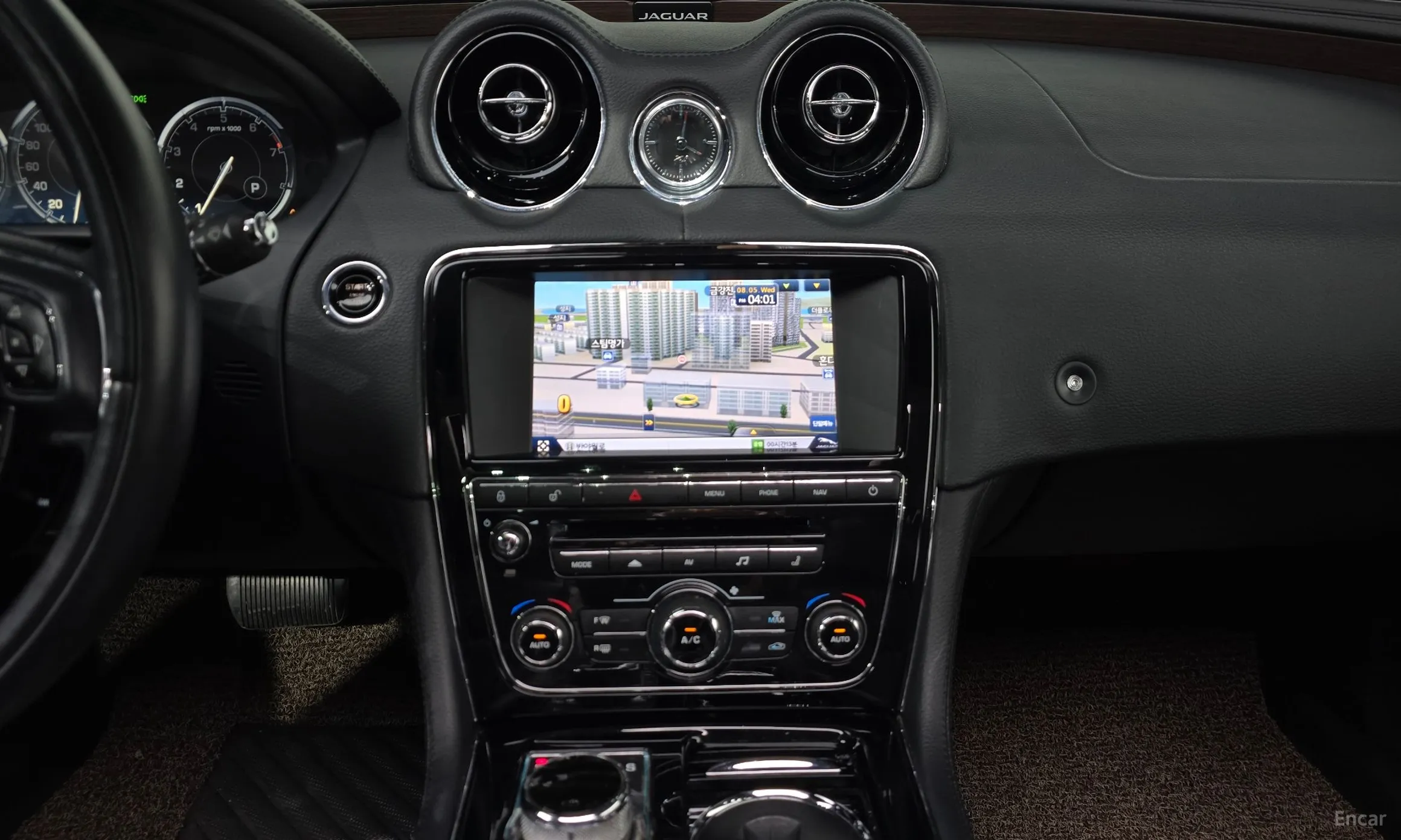 Jaguar All New XJ превью 13