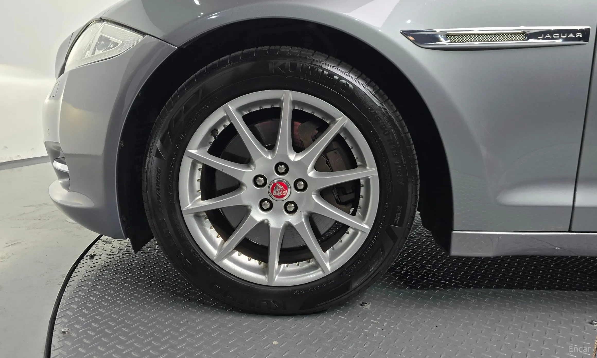 Jaguar All New XJ превью 5