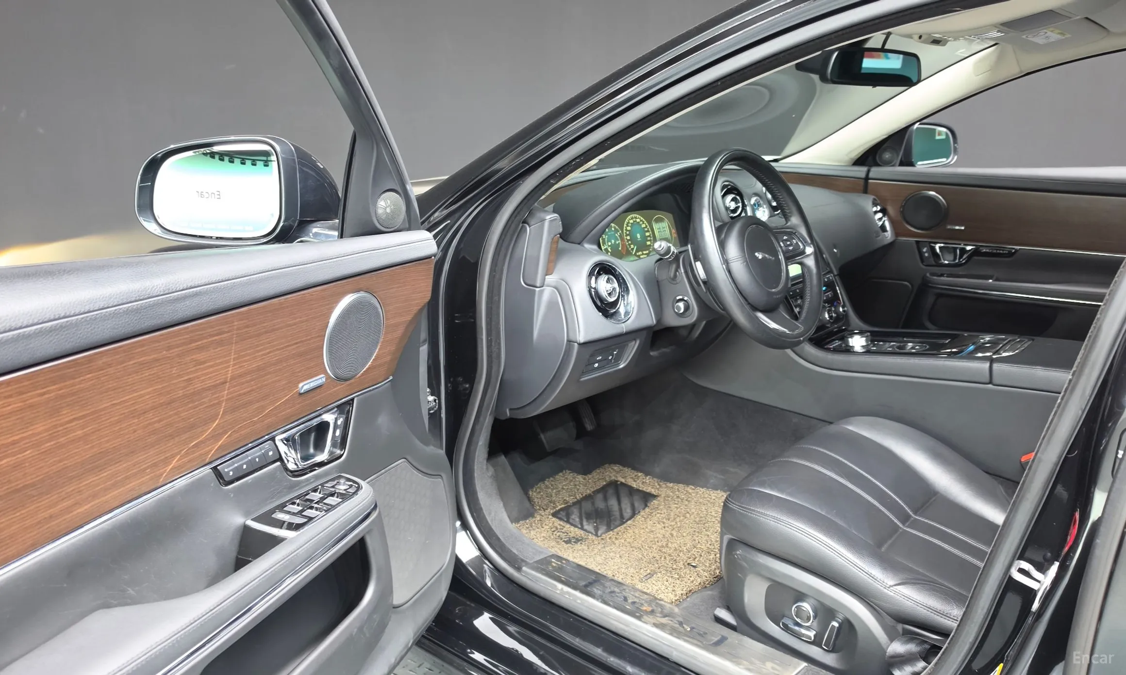 Jaguar All New XJ превью 10