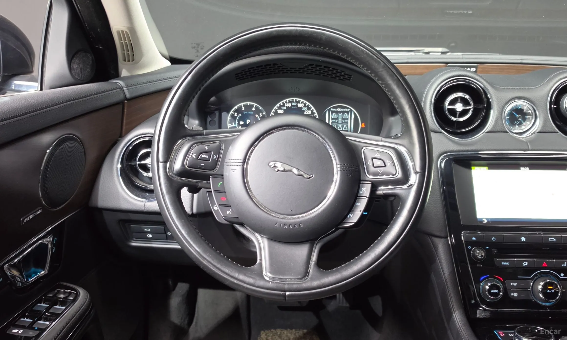 Jaguar All New XJ превью 13