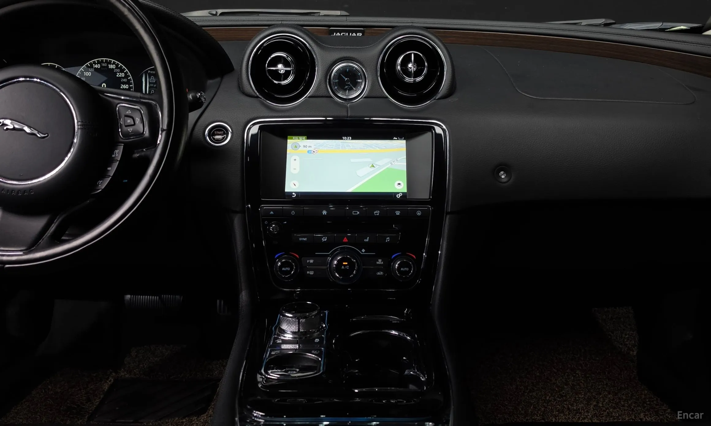 Jaguar All New XJ превью 14