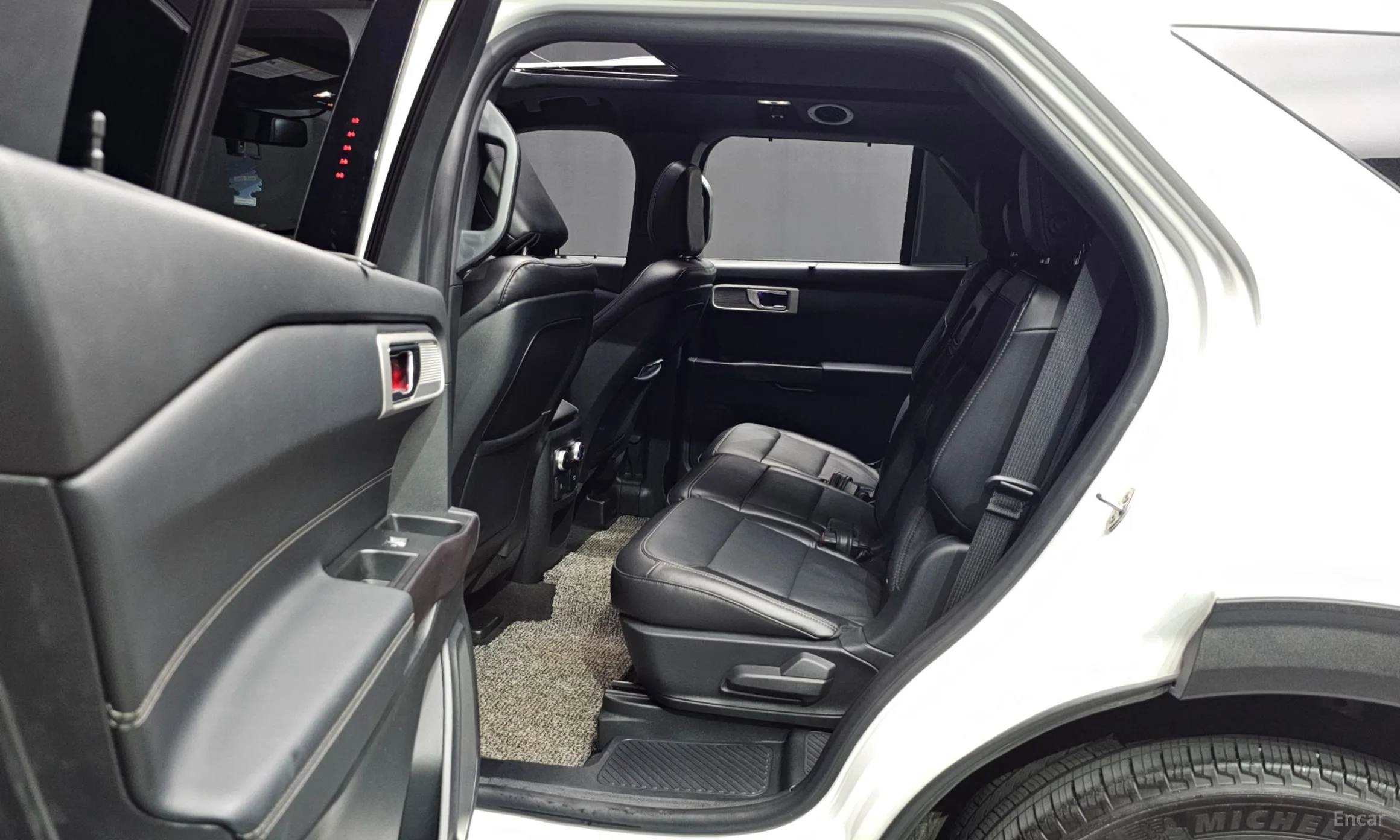 Ford Explorer 6th Generation превью 17