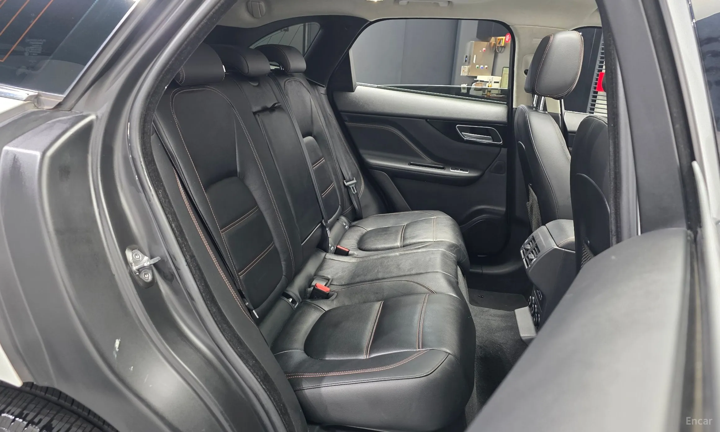 Jaguar F-PACE превью 12