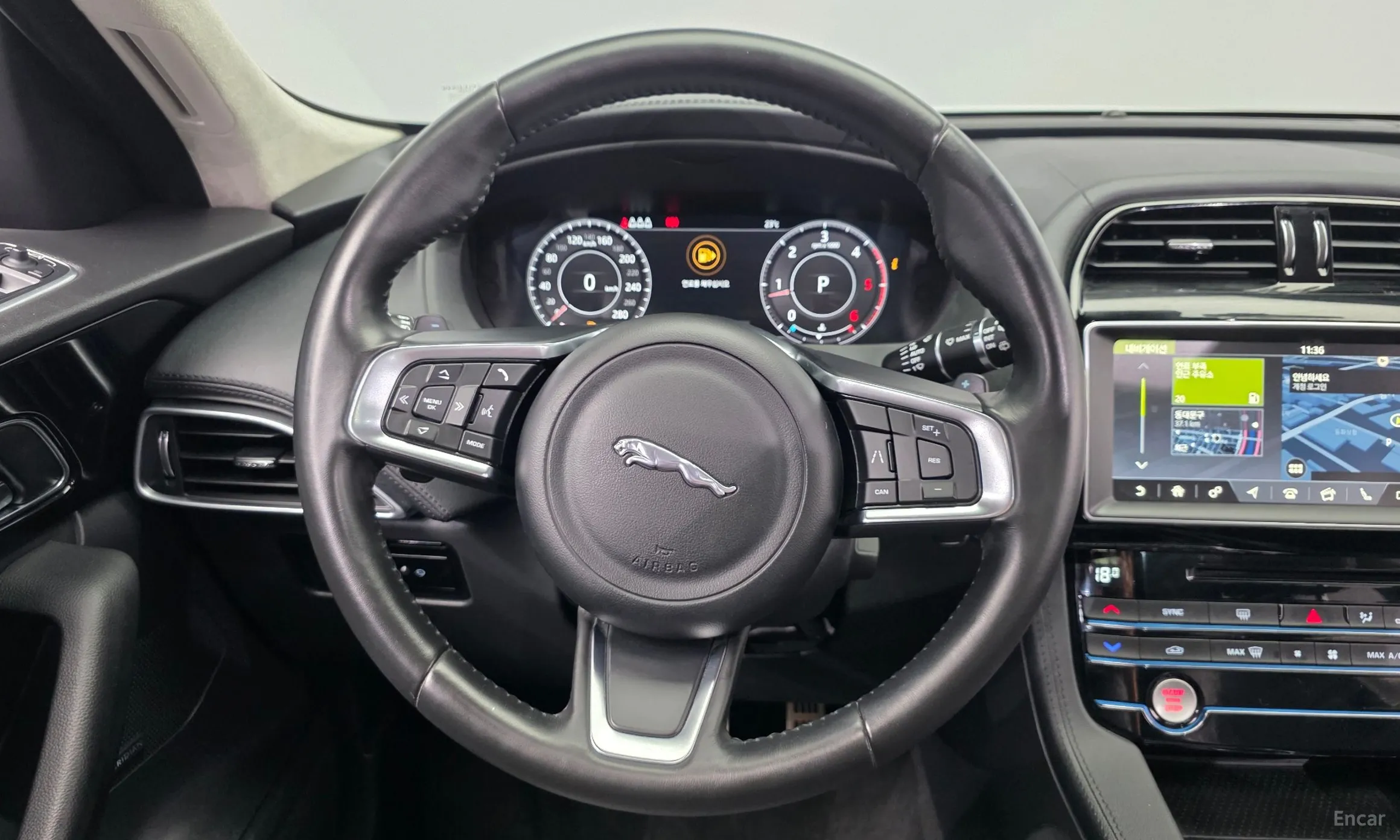 Jaguar F-PACE превью 13