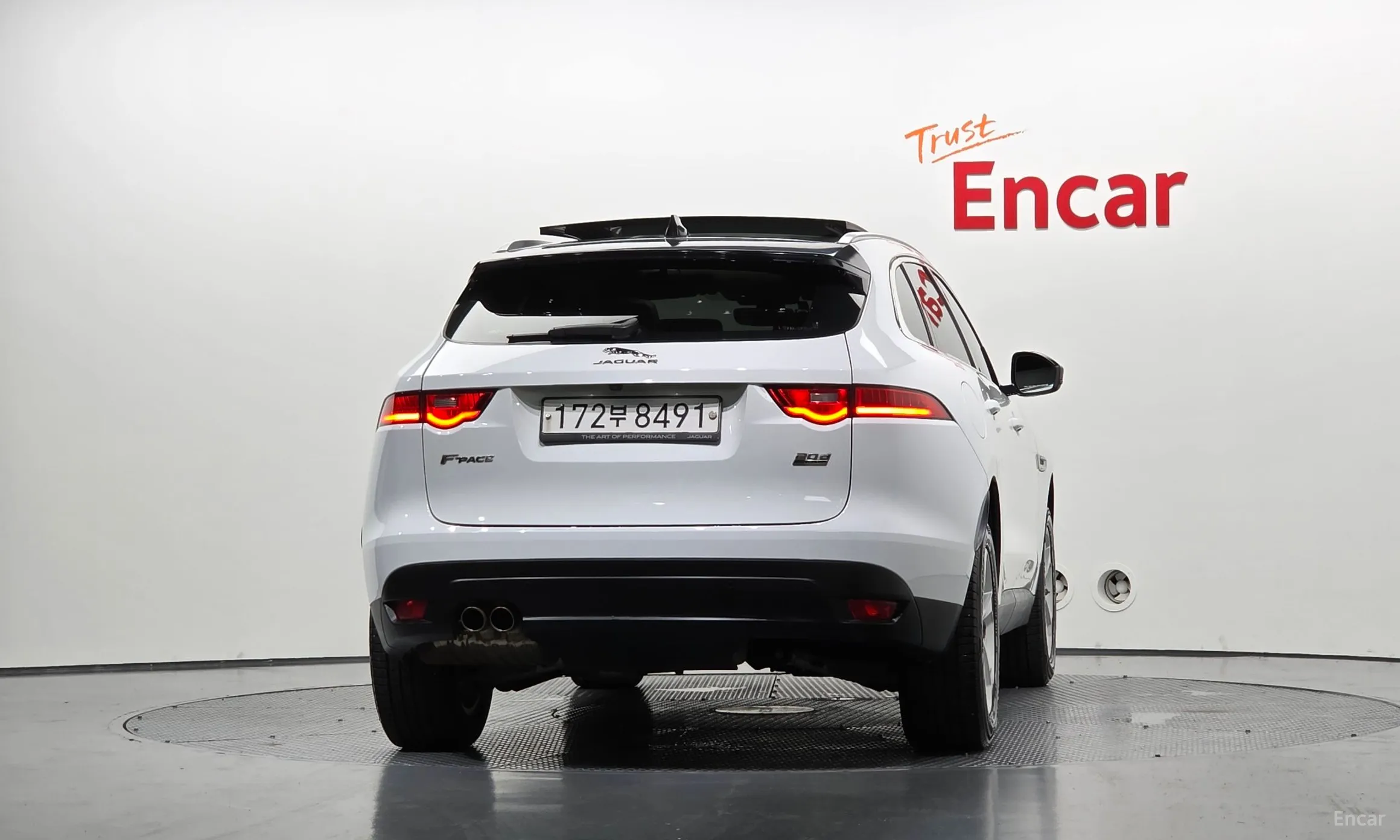 Jaguar F-PACE превью 4