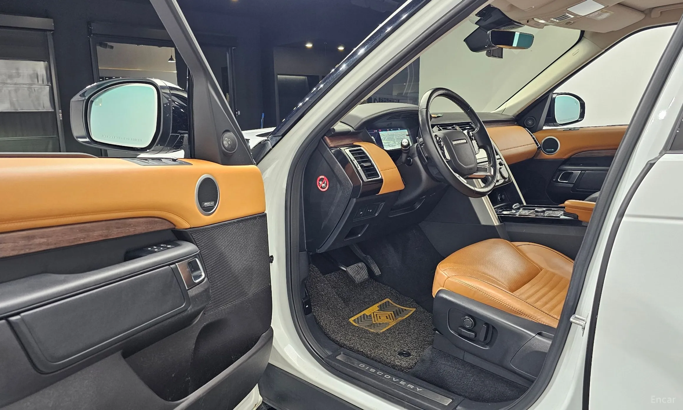 Land Rover Discovery 5 превью 10