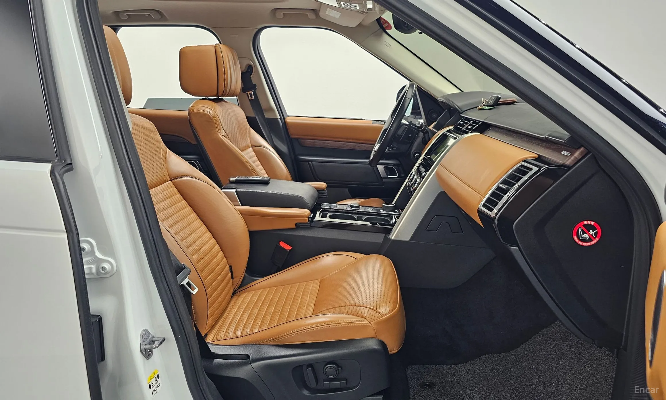 Land Rover Discovery 5 превью 11