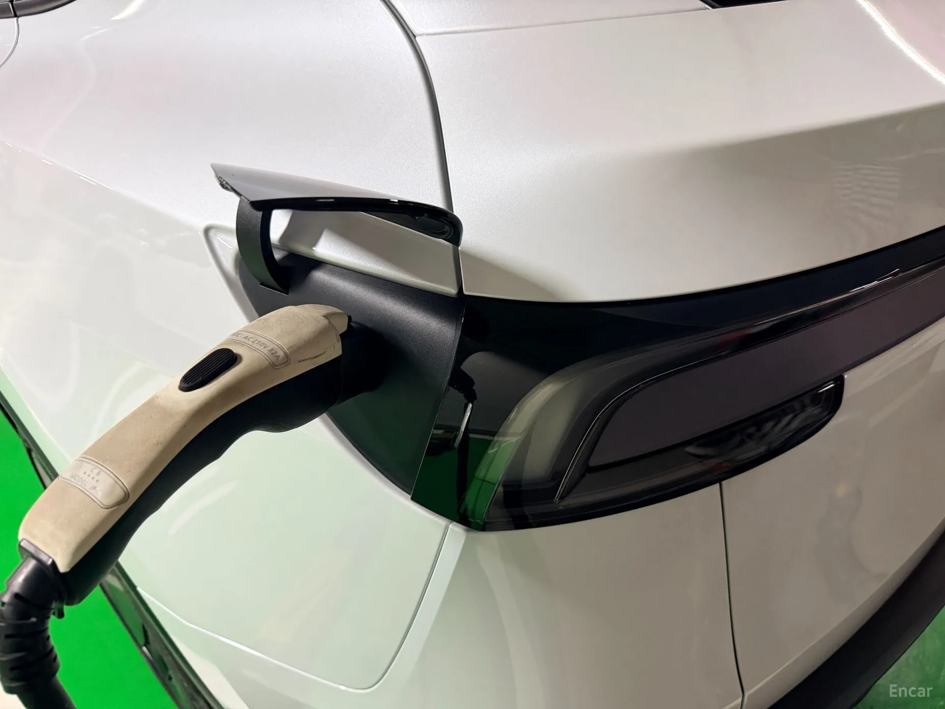 Tesla Model Y превью 15
