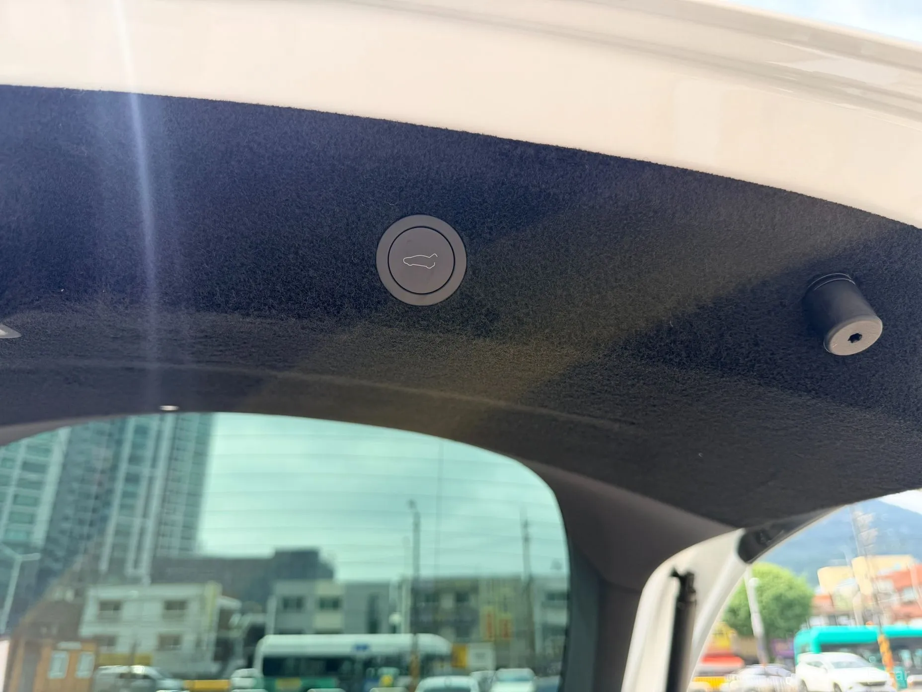 Tesla Model Y превью 17